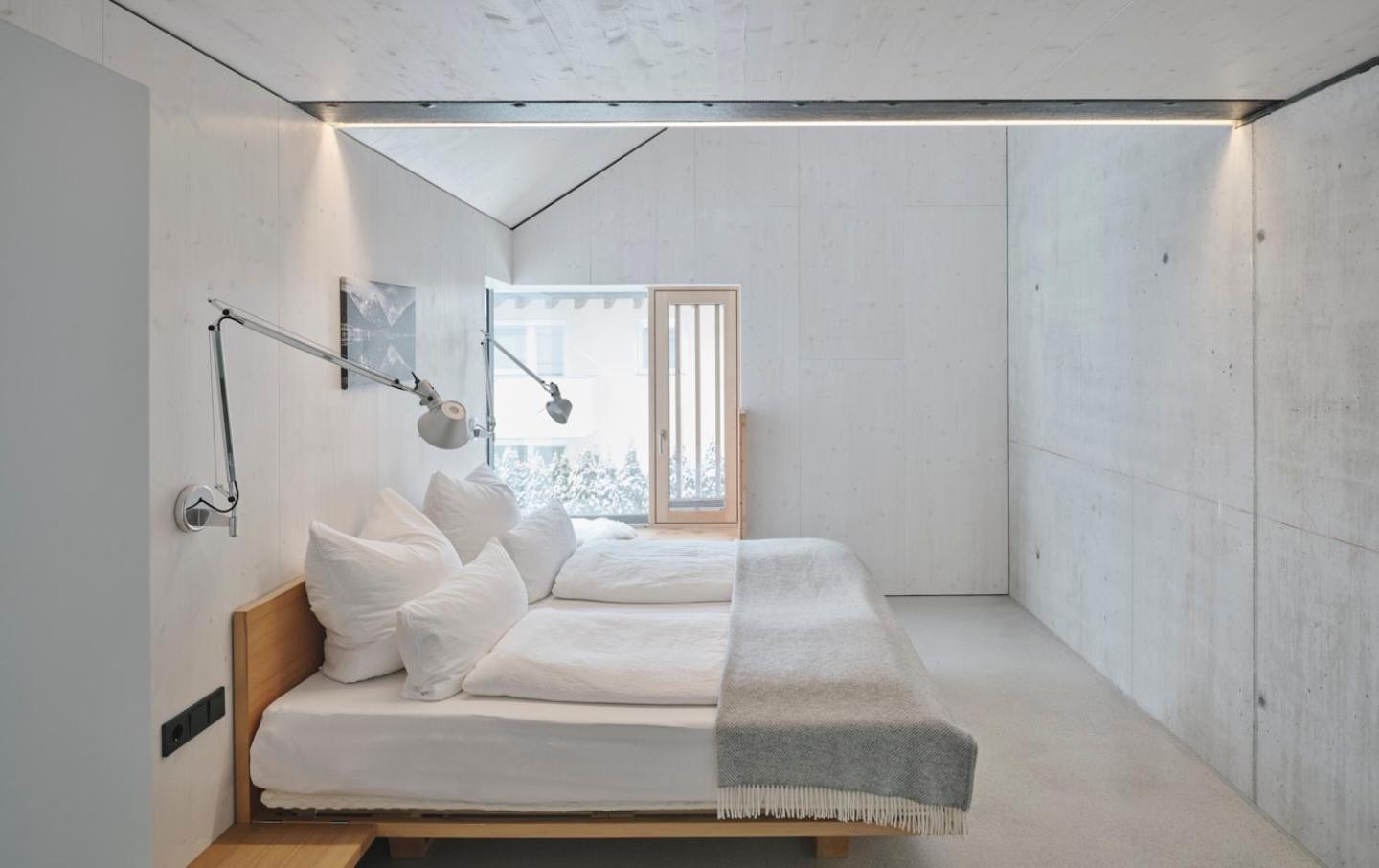 Modern Alpine Penthouse with Lake View