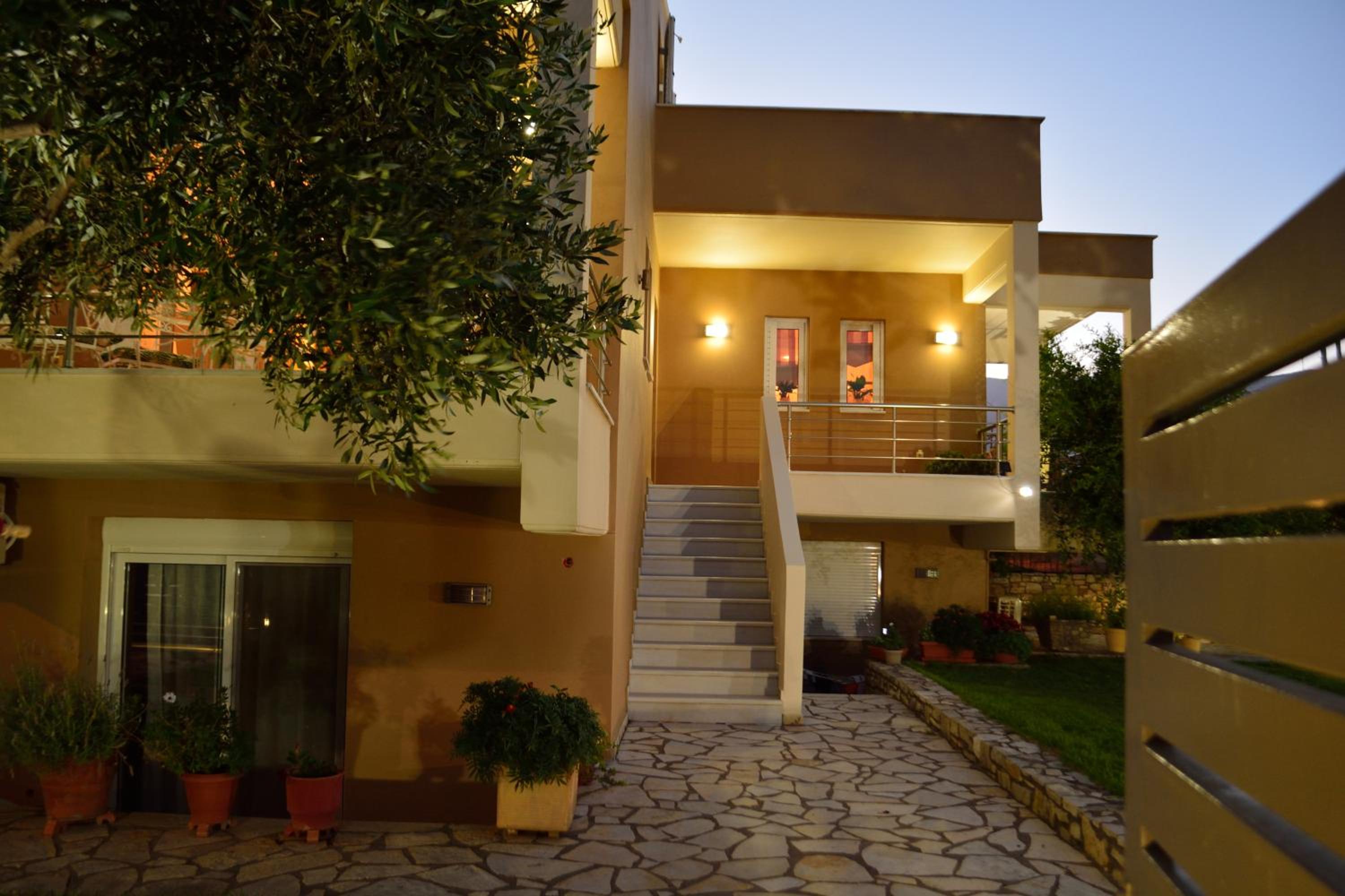 Fou's luxury apartment view 3