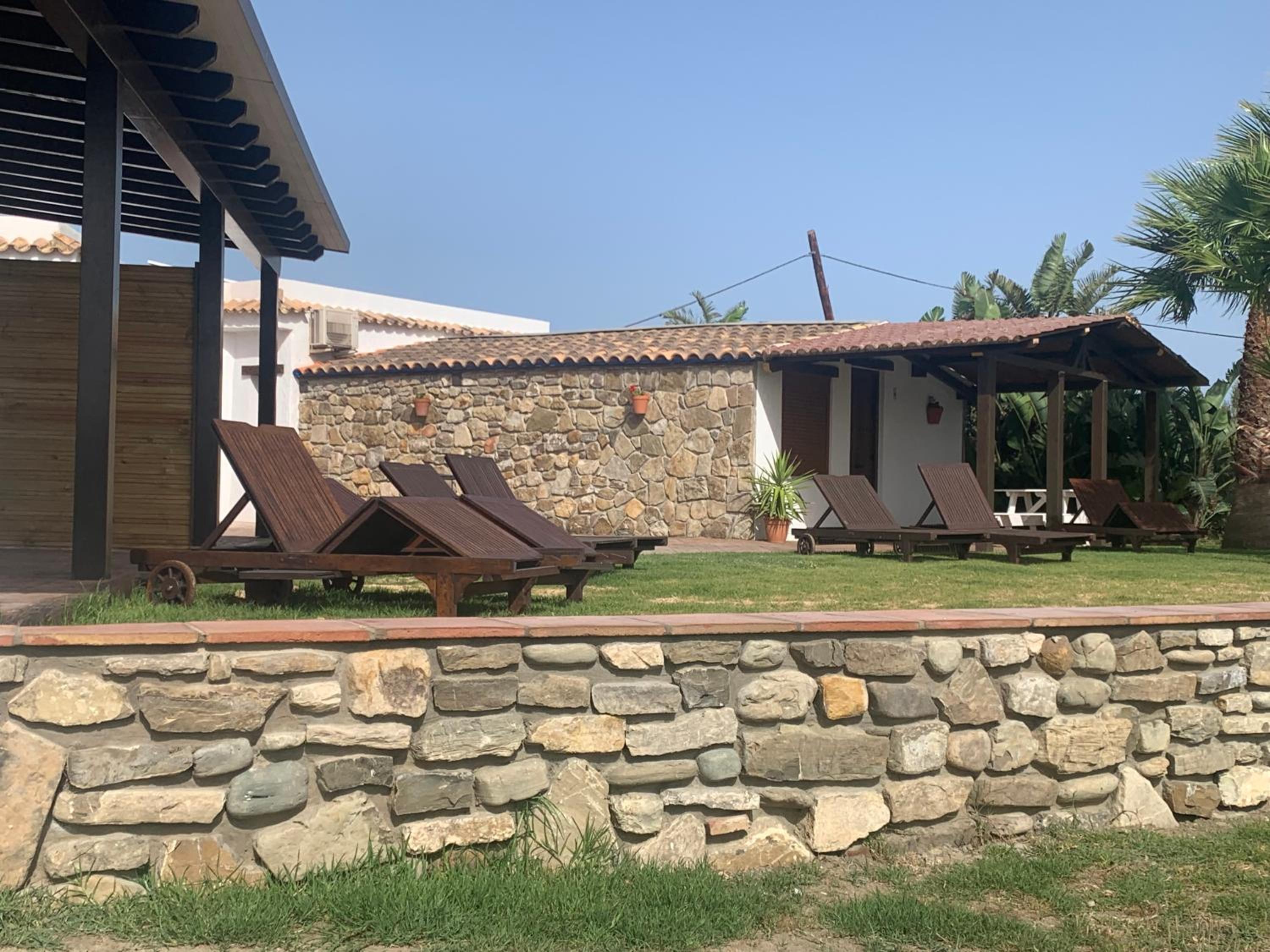 Hotel Apartamentos Villa Pirata Tarifa - Image 1