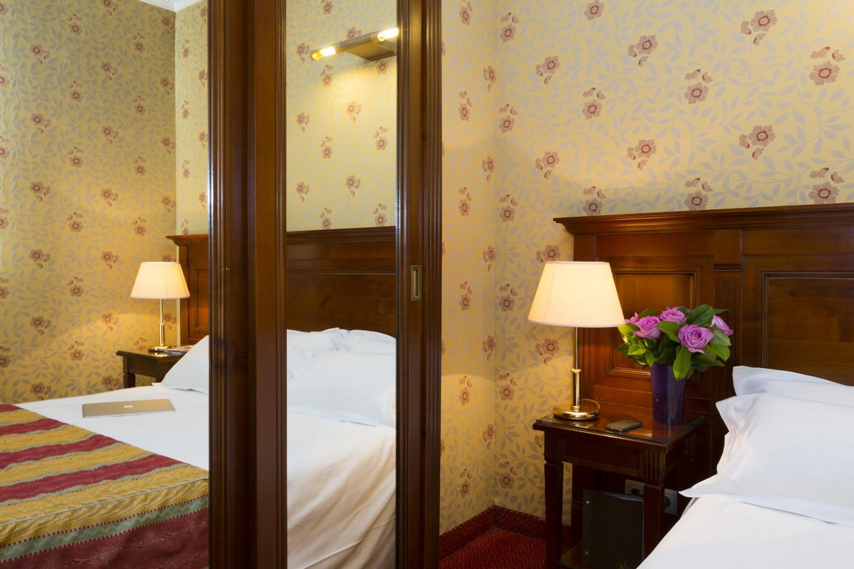 Elysees Niel Hotel