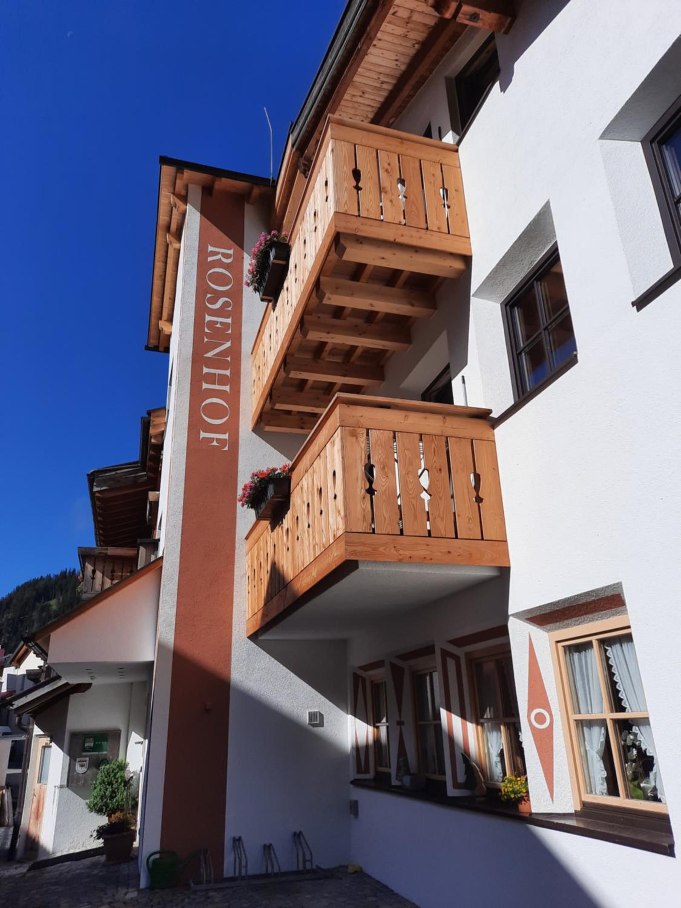 ROSENHOF- Premium & Landhaus Apartments & Wellness & Erlebnisbauernhof view 5