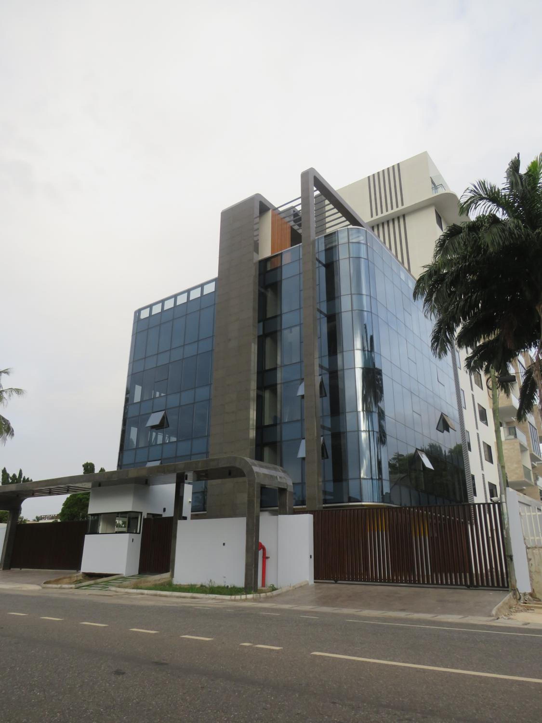 Nice 1 BDR APT with 2 Bathrooms - Free Parking, Wifi, Gym, Pool view 2