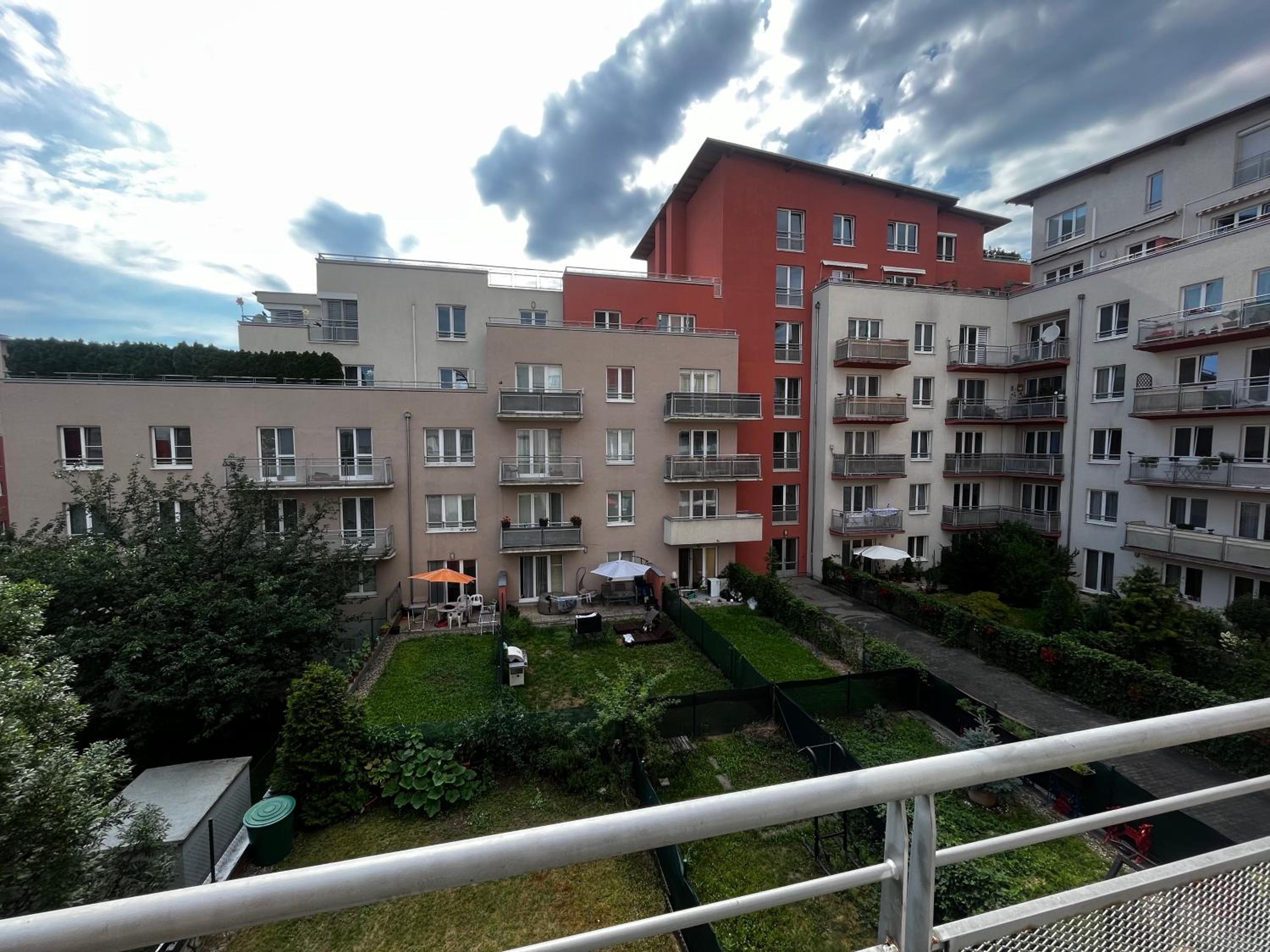 MONFas APARTMENT GARDEN CITY