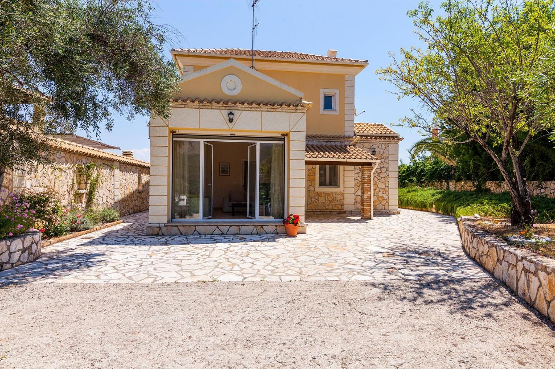 Villa Petrosa by Villa Plus view 3