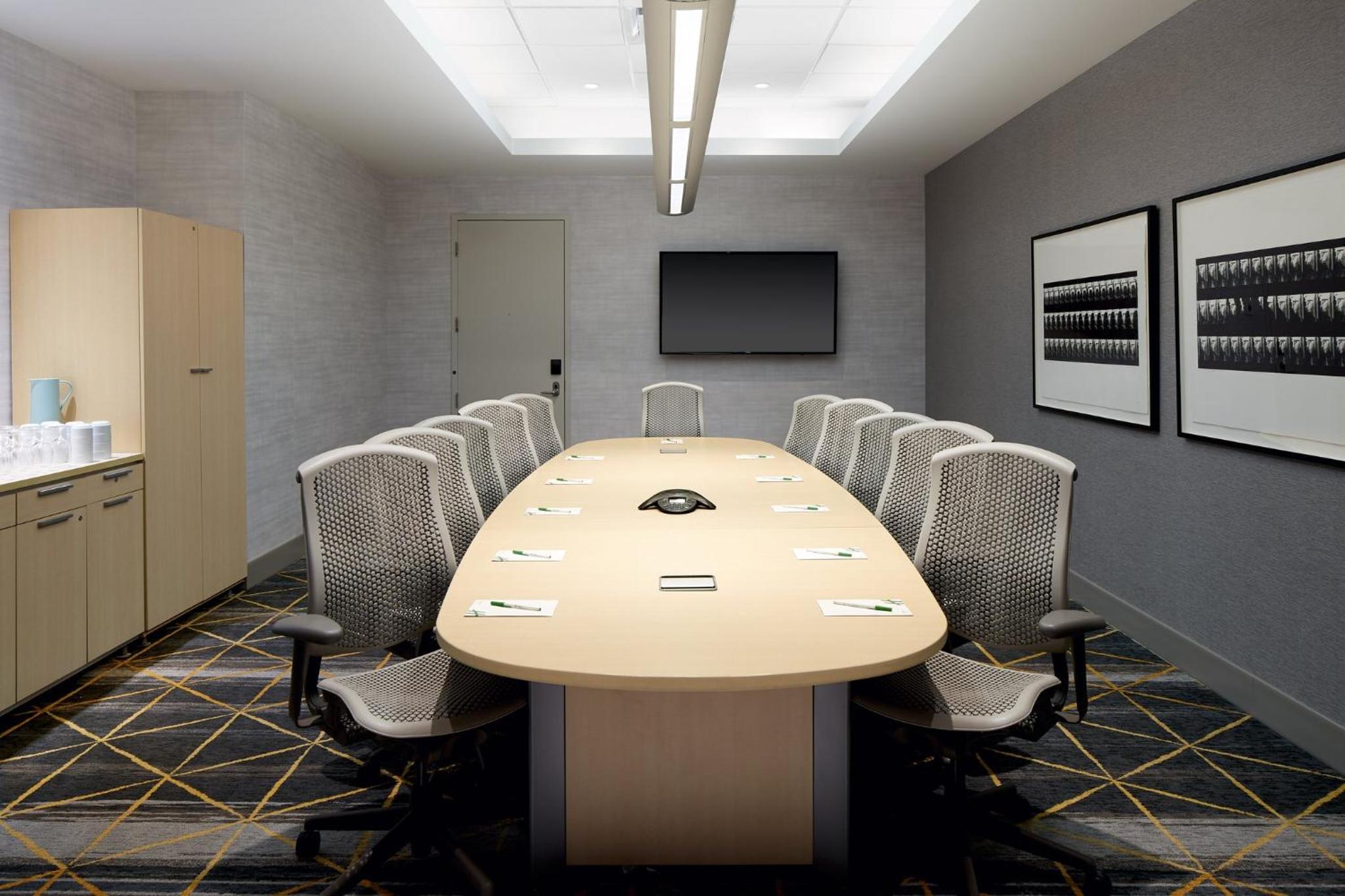 Holiday Inn  Suites Montreal Airport, an IHG Hotel - Property Image 6