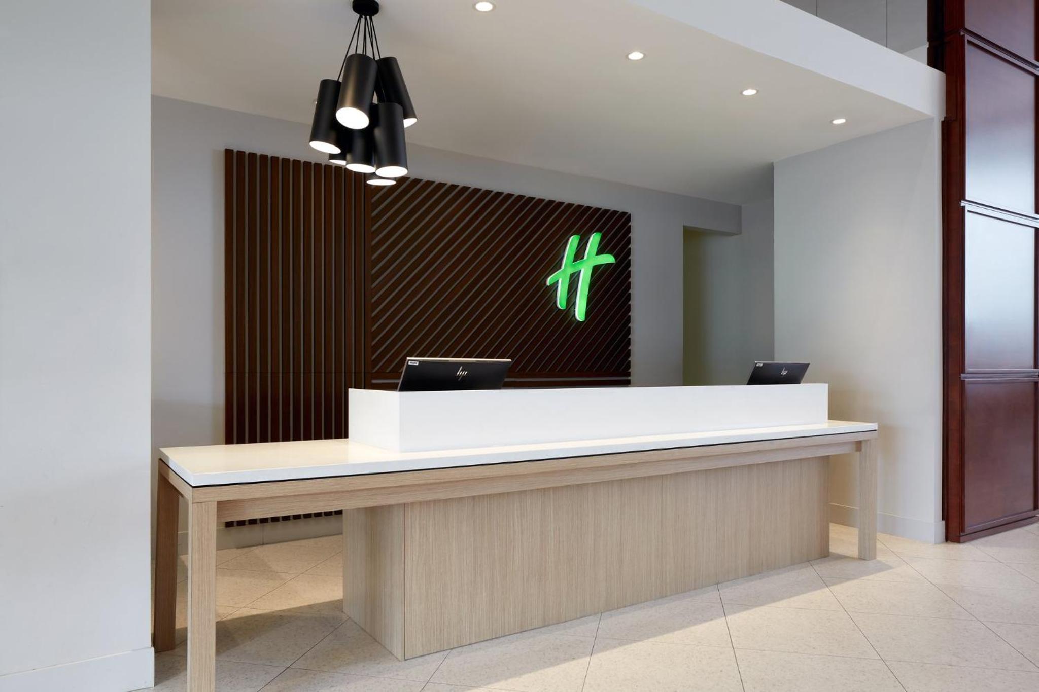 Holiday Inn  Suites Montreal Airport, an IHG Hotel - Property Image 9