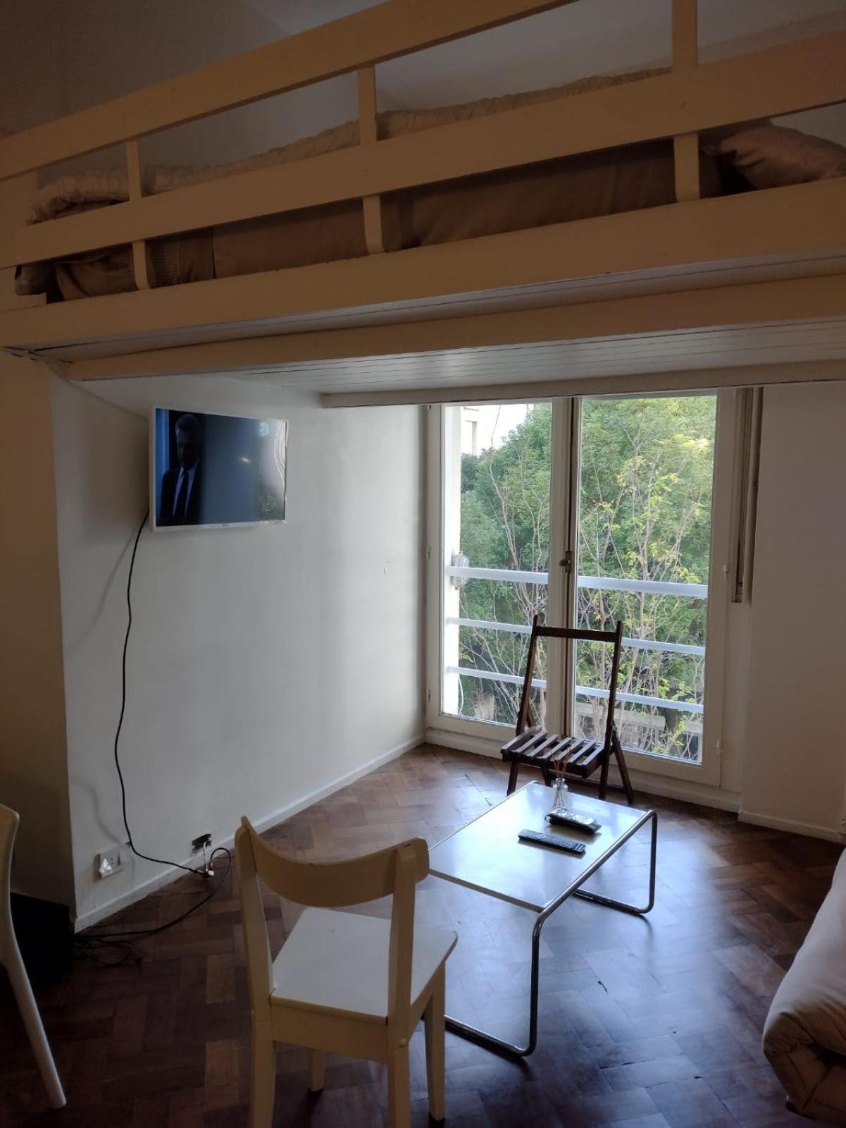 Loft monoambiente entrepiso y balcón francés