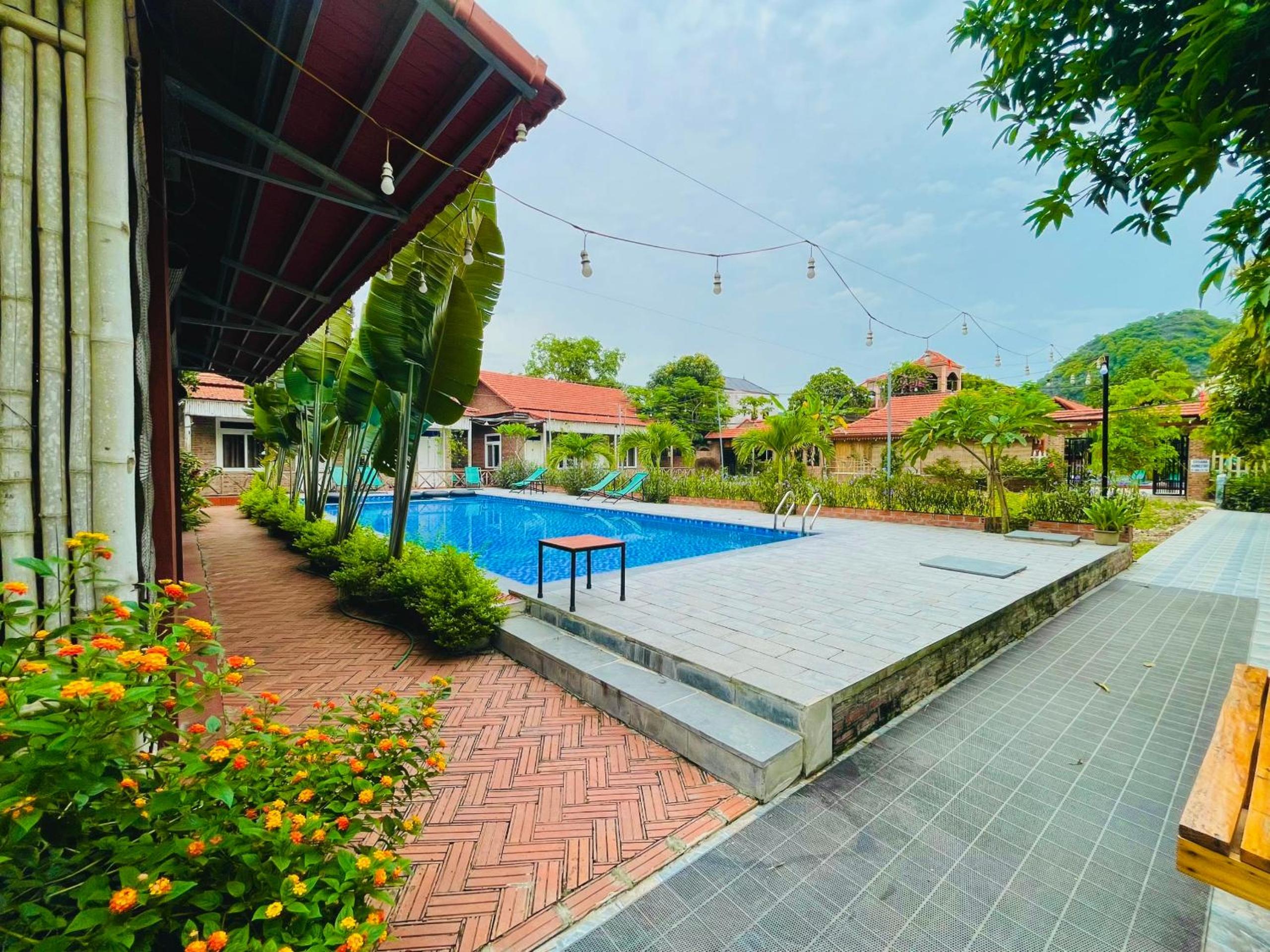 Ninh Binh Mountain Side Homestay & Cafe