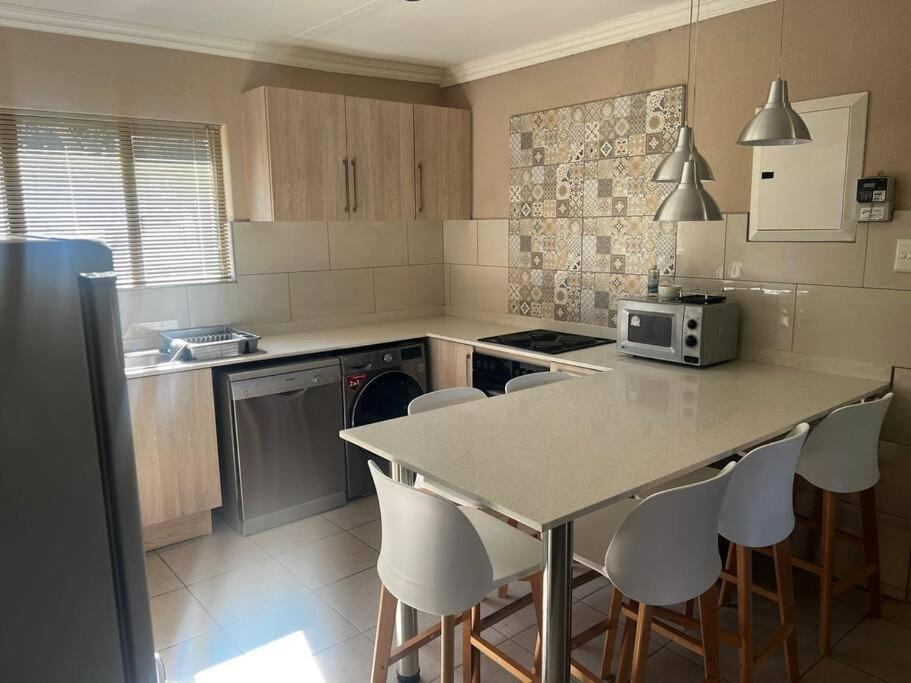 3-Bedroom House, Greenway Woods, White River view 5