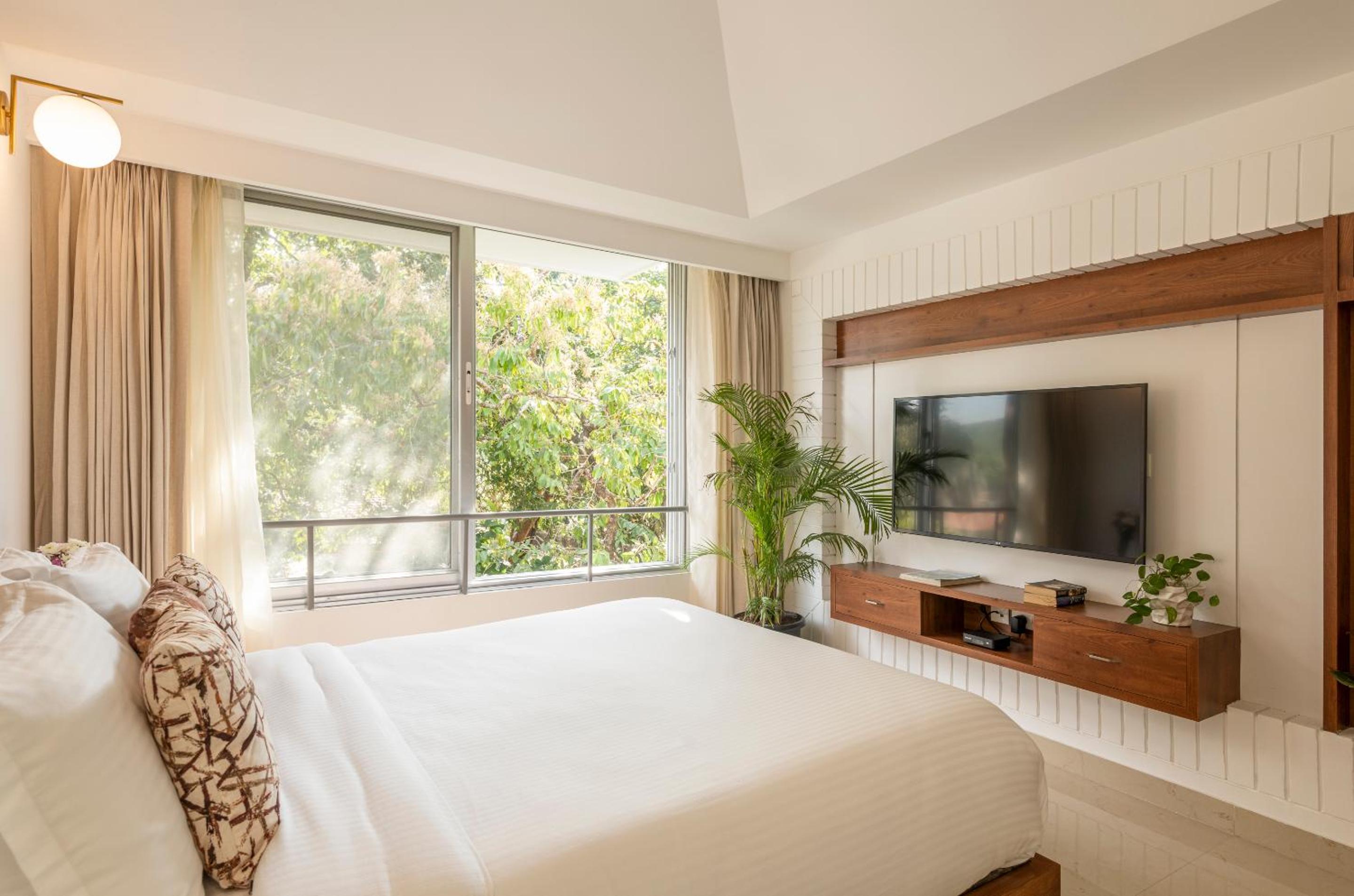 El Sereno by The Blue Kite - 2 BHK Stylish Apartments In Vagator with Garden- 10 minutes drive to Vagator Beach