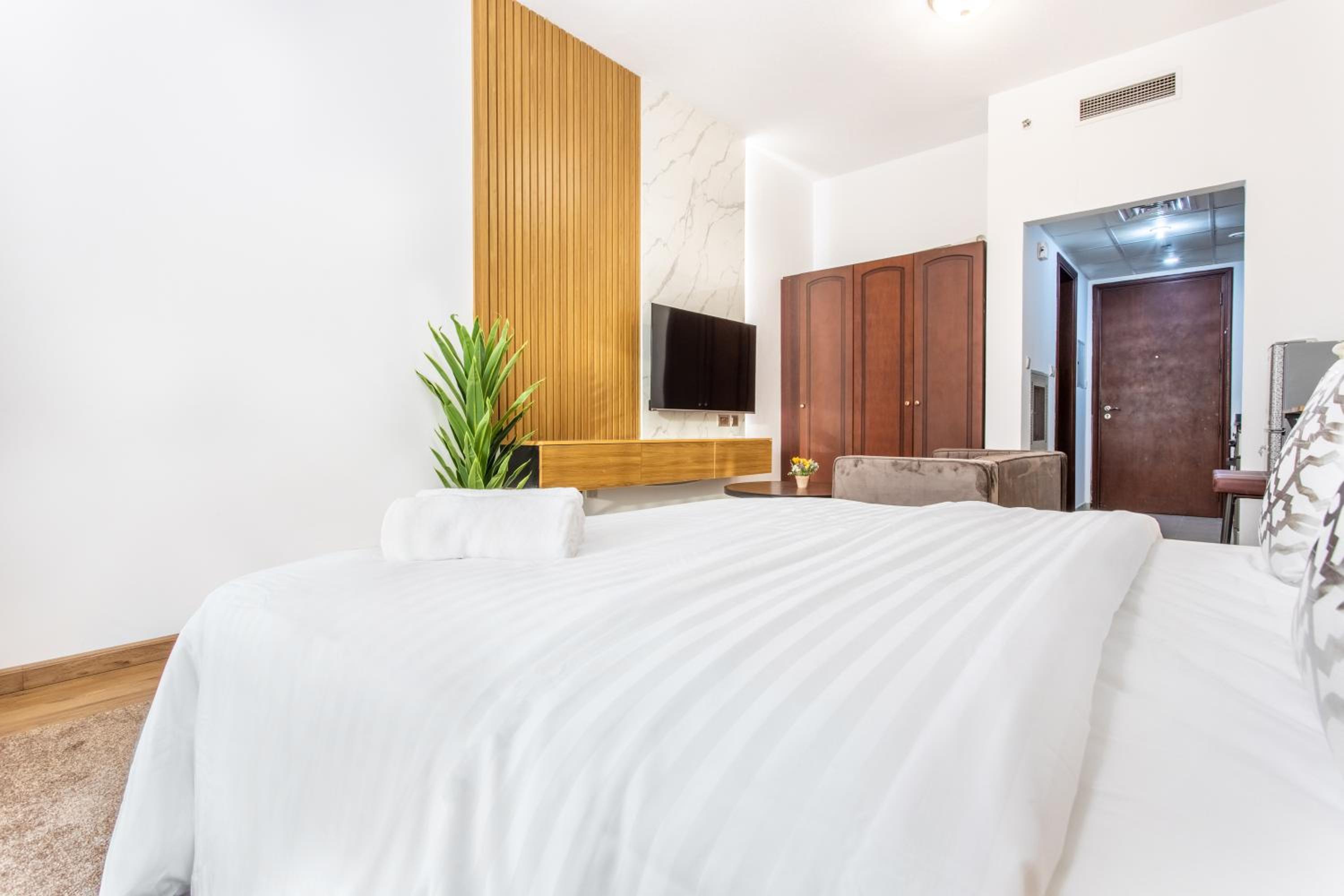 Live and experience a stunning Sea View Studio