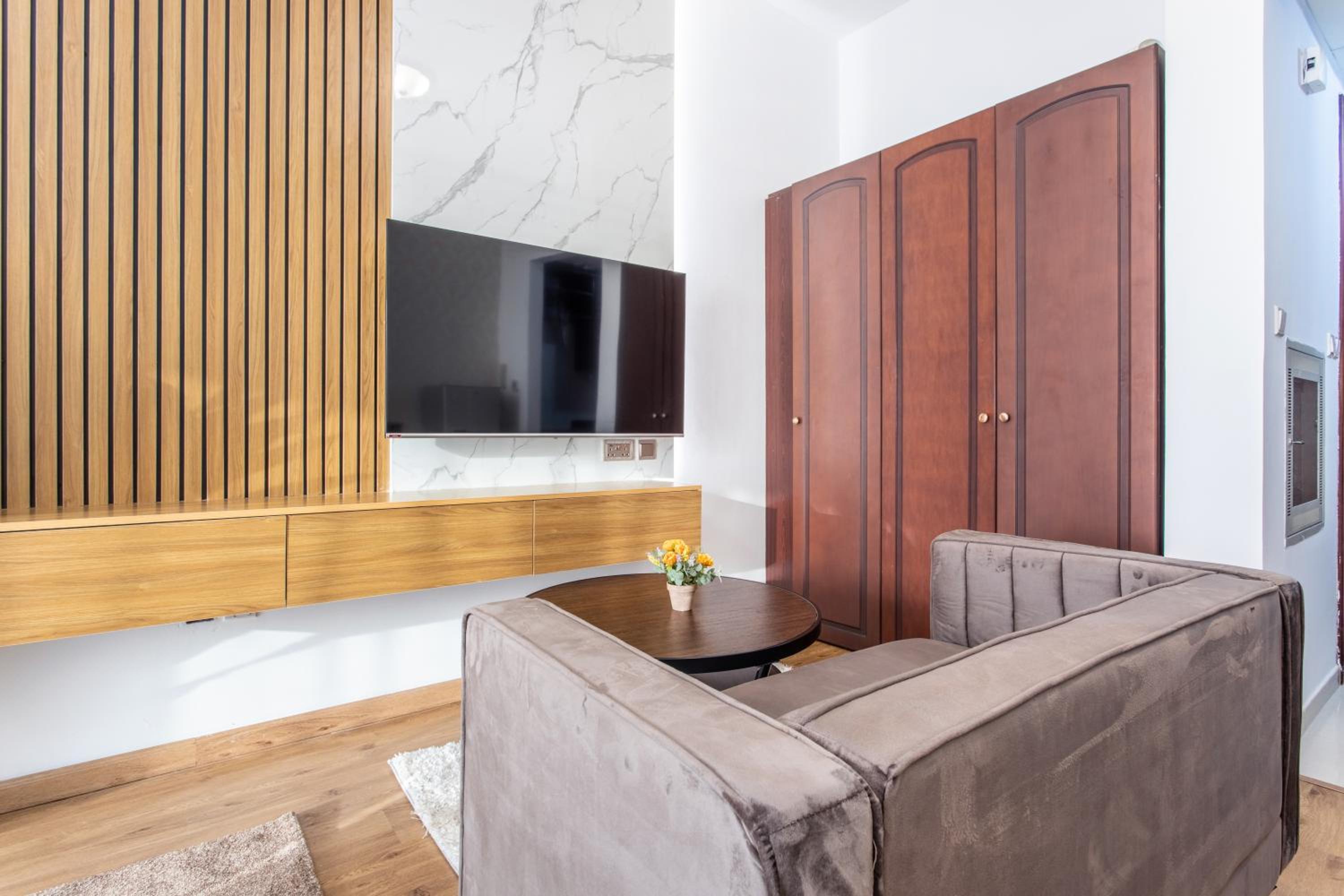 Live and experience a stunning Sea View Studio