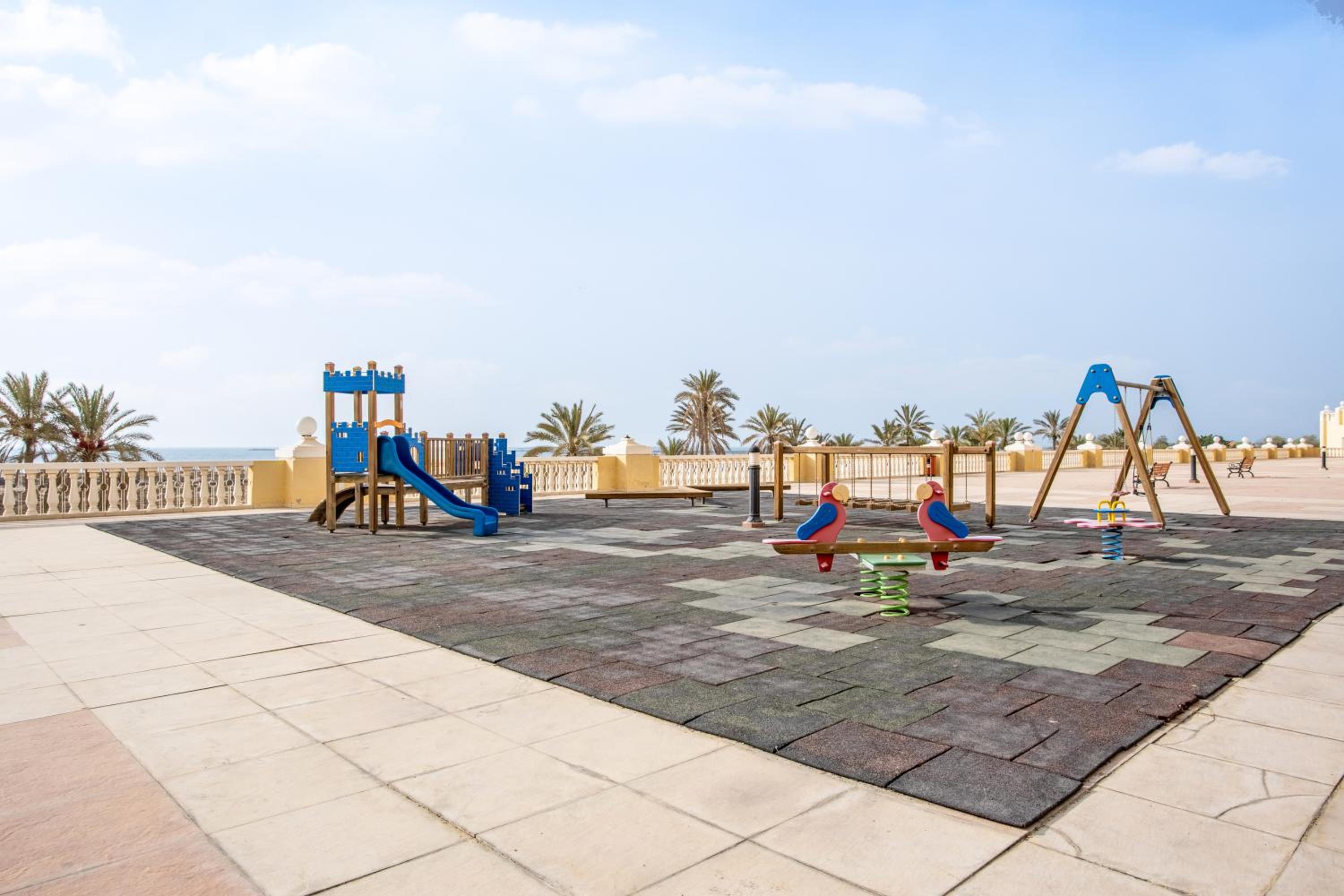 Live and experience a stunning Sea View Studio