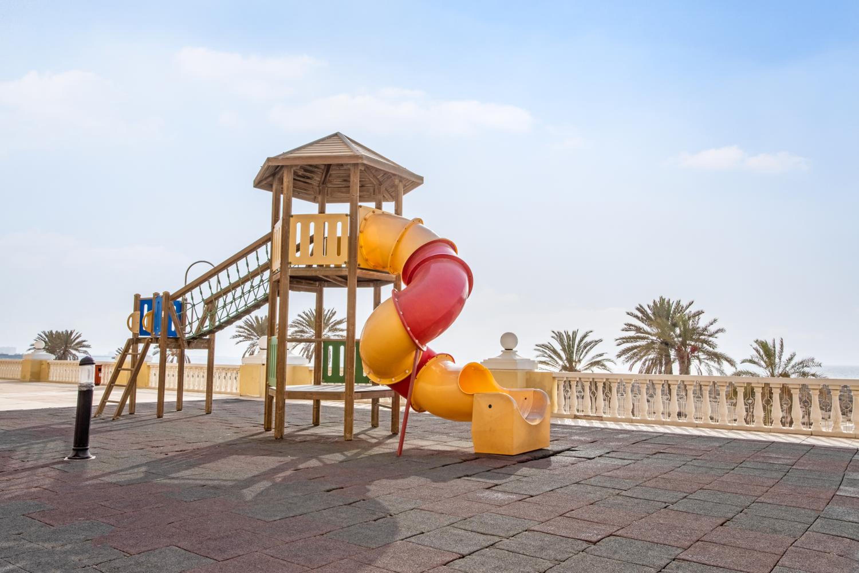 Live and experience a stunning Sea View Studio