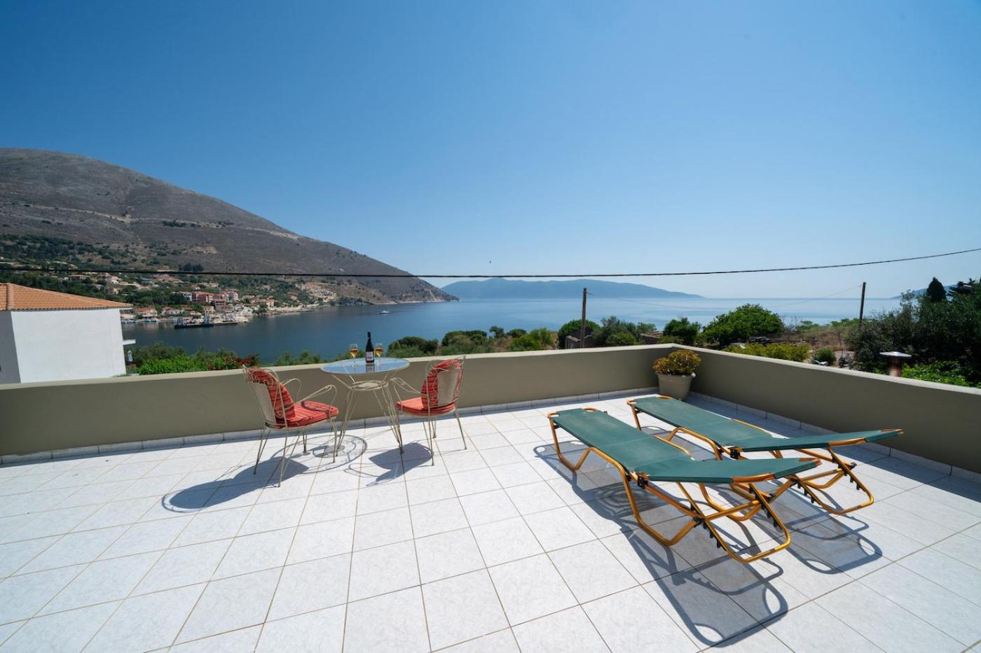MAKIS VILLAGE-APARTMENTS view 2