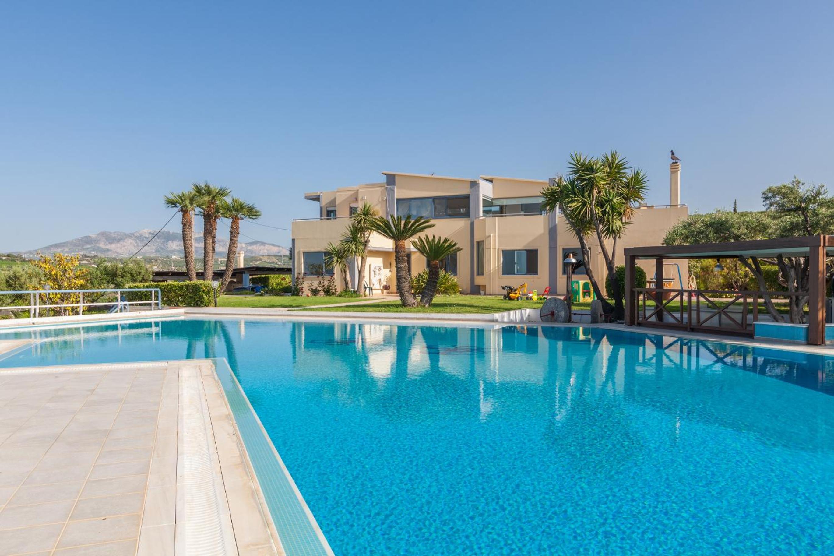 Serenity Villa with pool, Kalesa Heraklion view 2