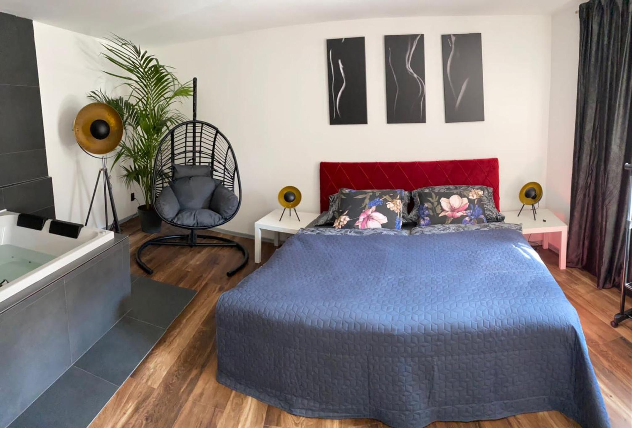 FiftyShades Apartmán s vířivkou view 4