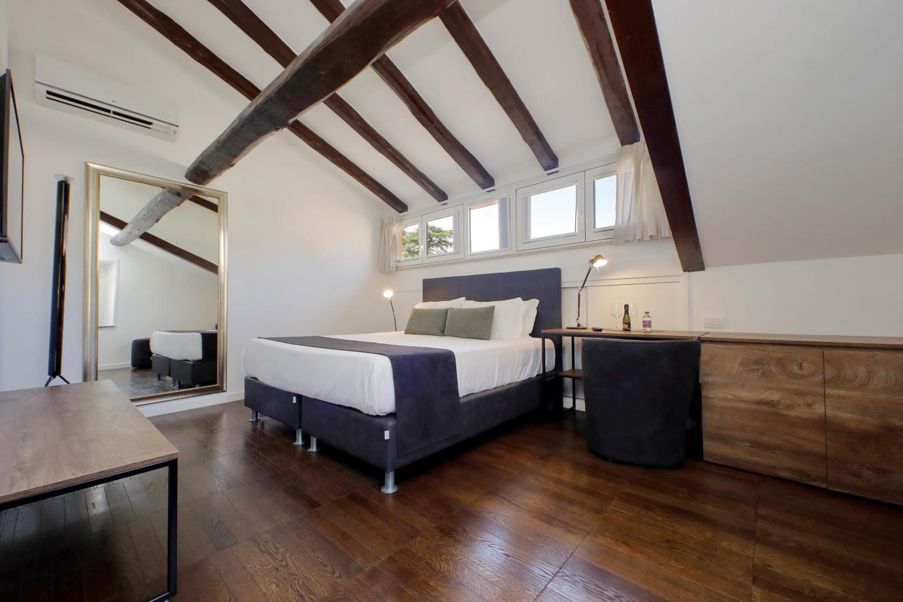 Youroom Corsini