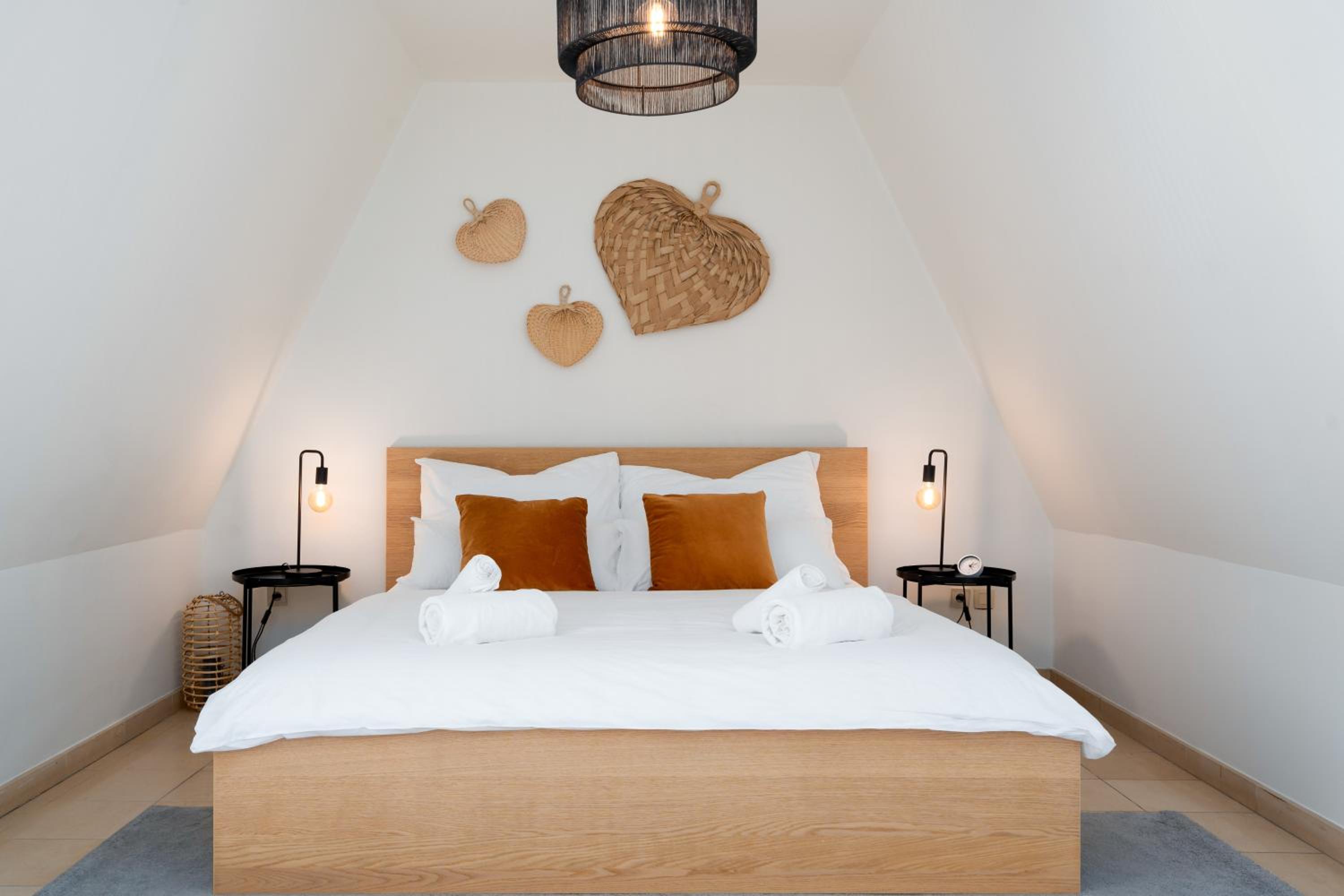 Saint Pablo Boutique Apt I 3BR, Grote Markt, City Center, Near Station view 2