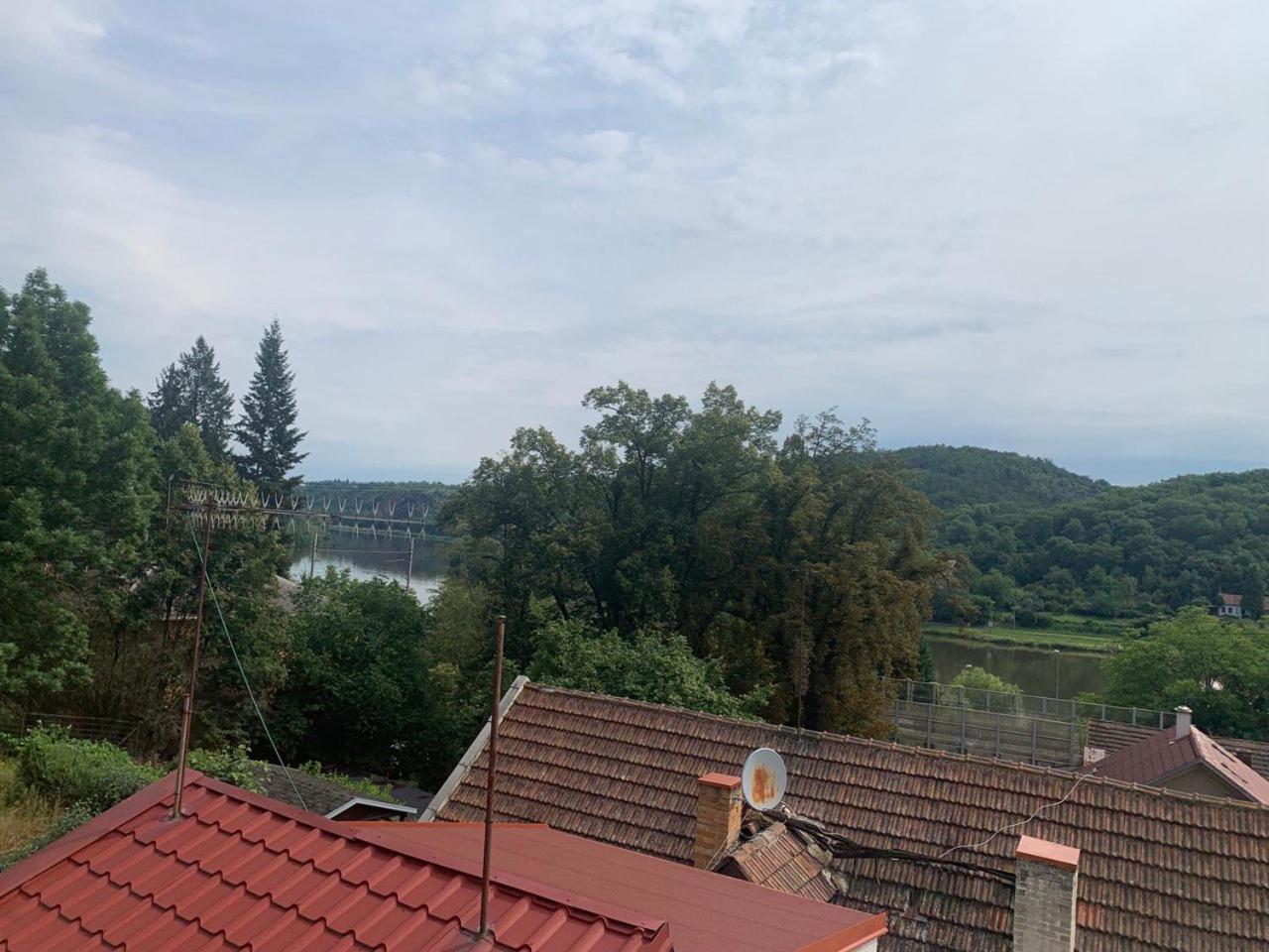 Cosy family house with garden, 12 min from the center