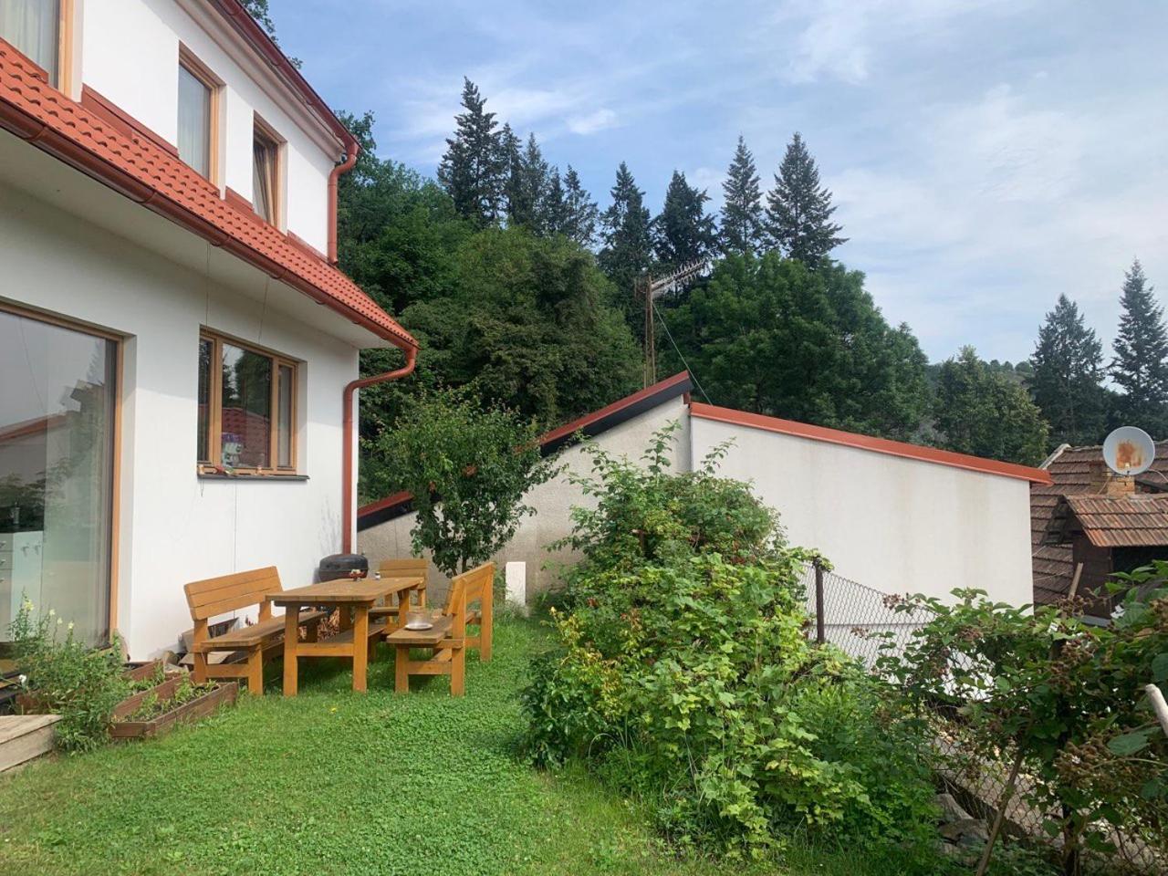 Cosy family house with garden, 12 min from the center