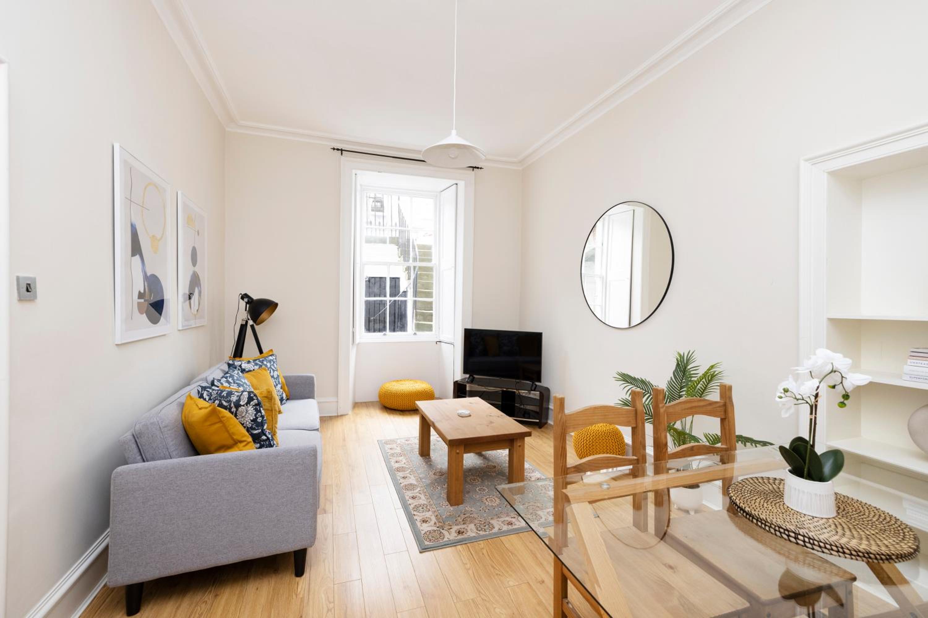 JOIVY Chic Apartment near Stockbridge Market view 3