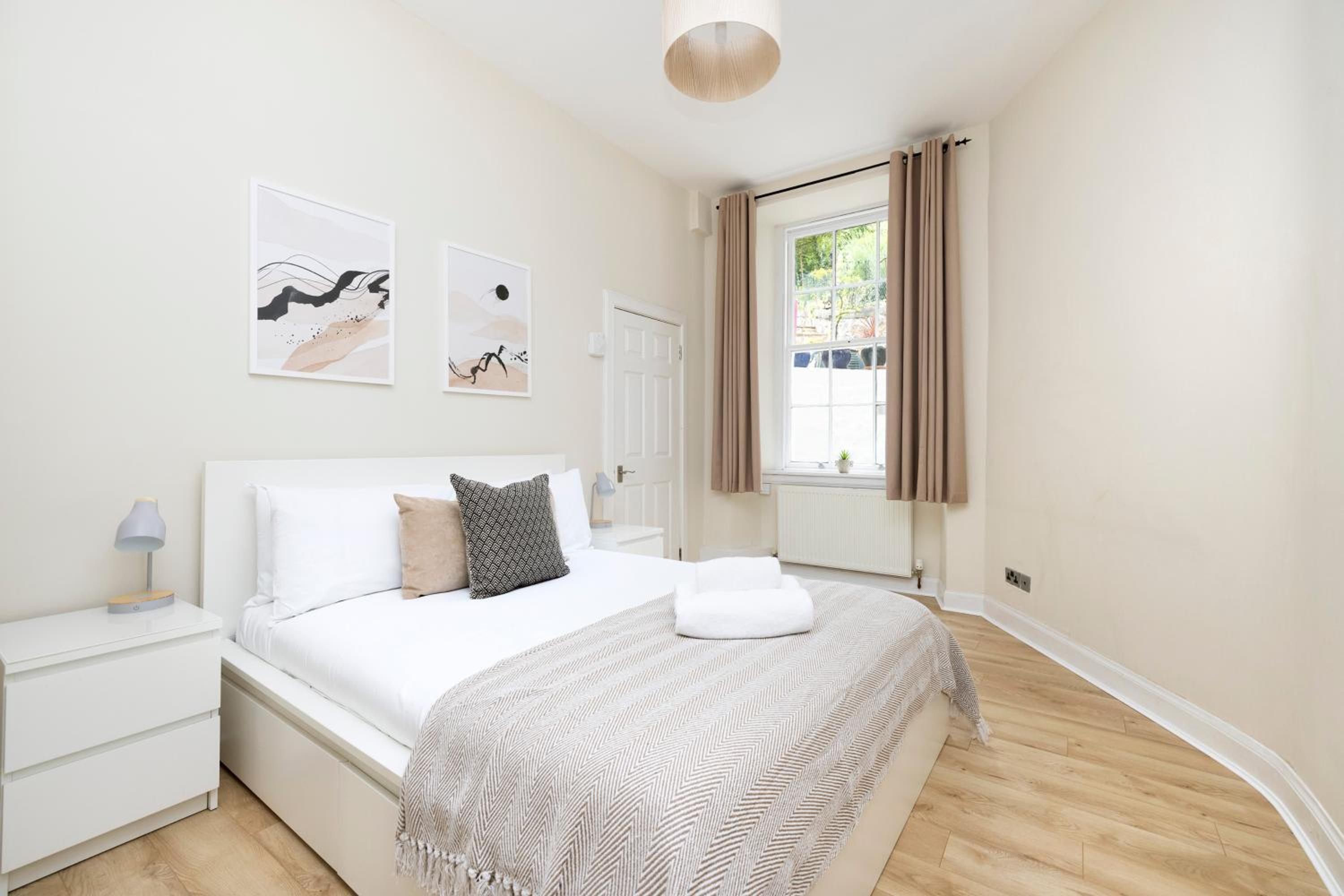 JOIVY Chic Apartment near Stockbridge Market view 5