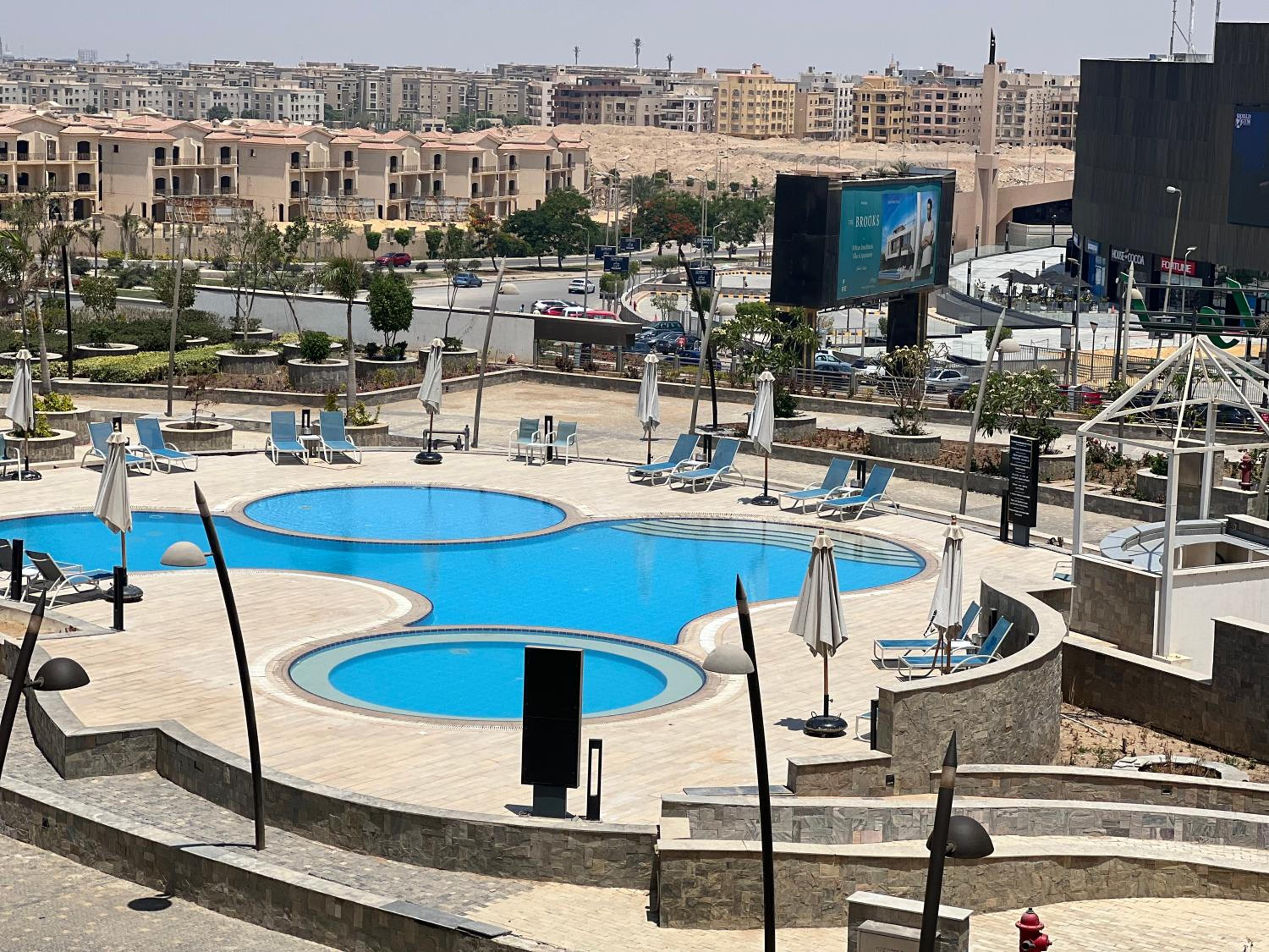 Luxury hotel apartment with pools in front AUC