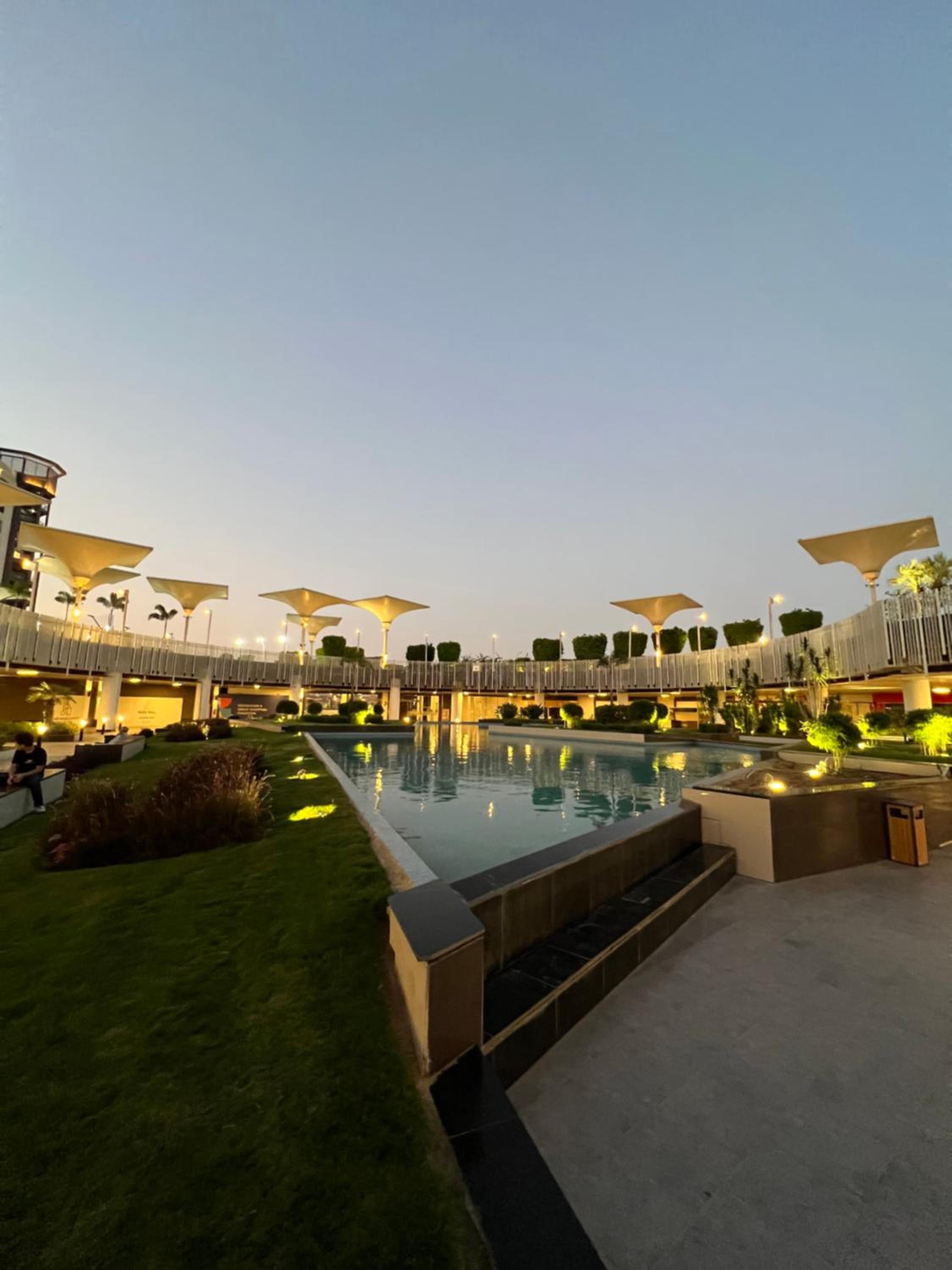 Luxury hotel apartment with pools in front AUC