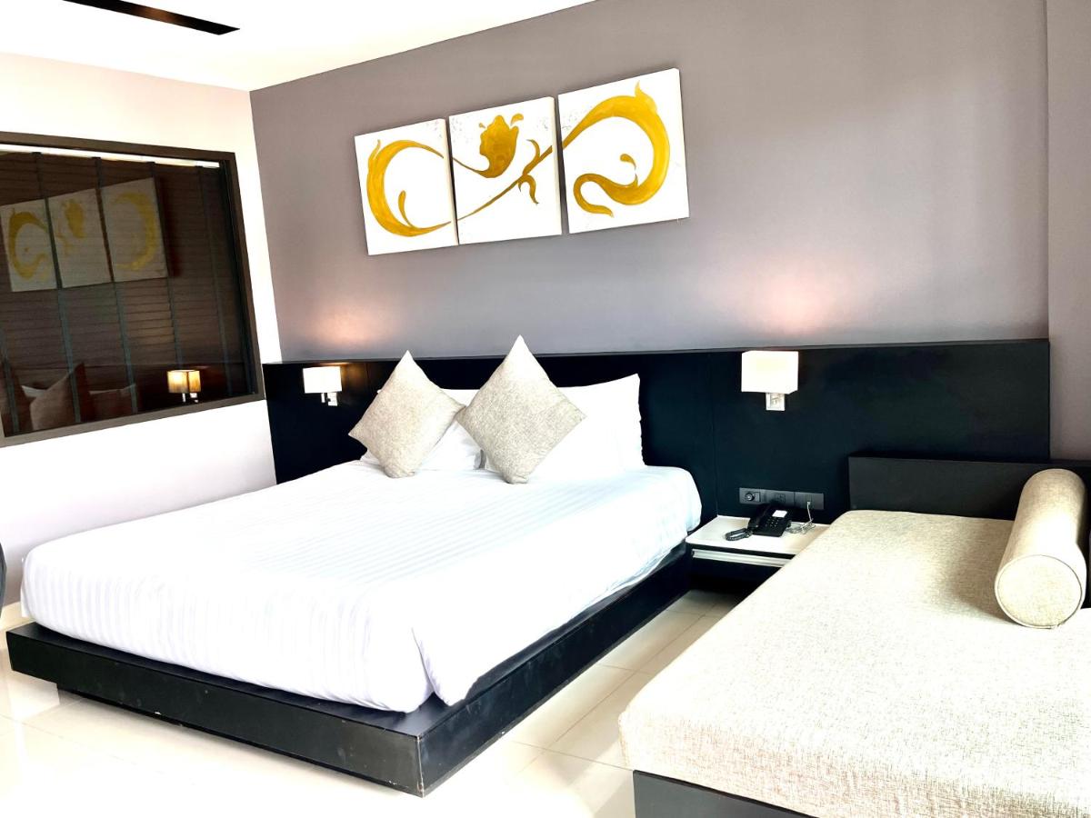 Patong Beachfront Studio 2 Mins Walk 2 Patong Beach view 4