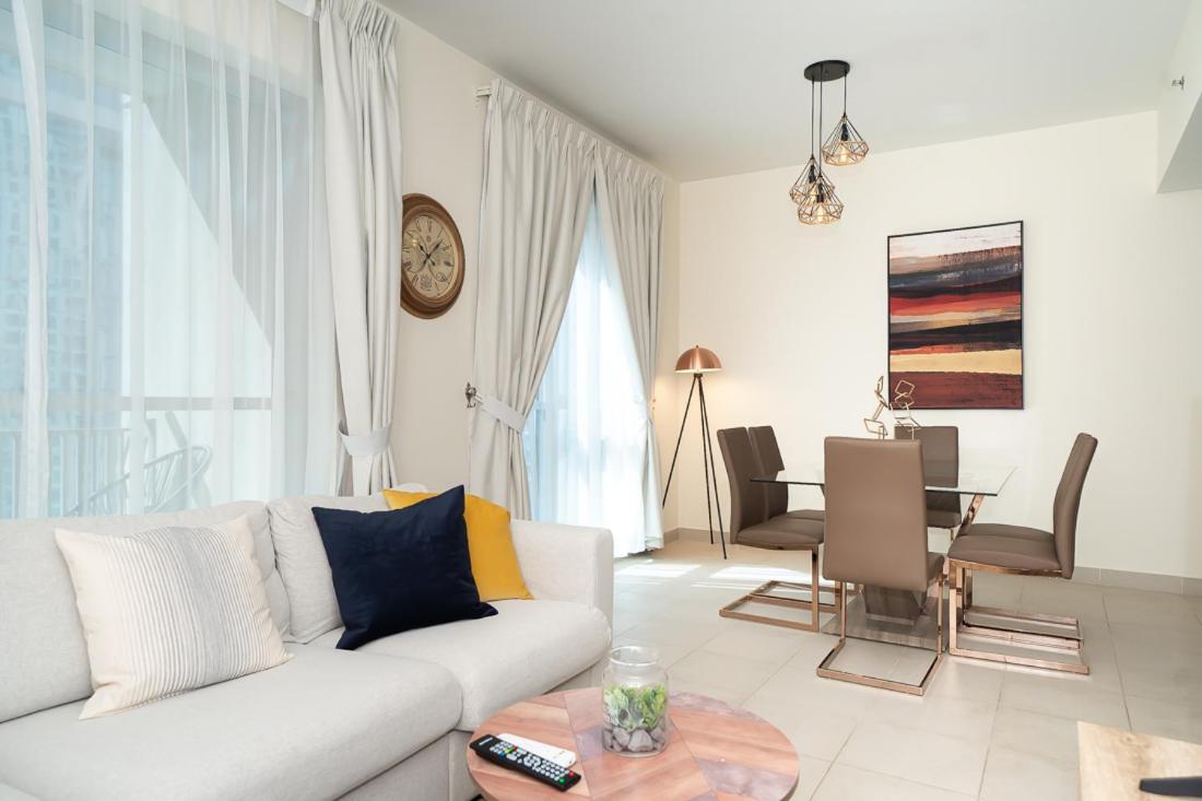 HiGuests - Dazzling Apt With Panoramic View Near Burj Khalifa