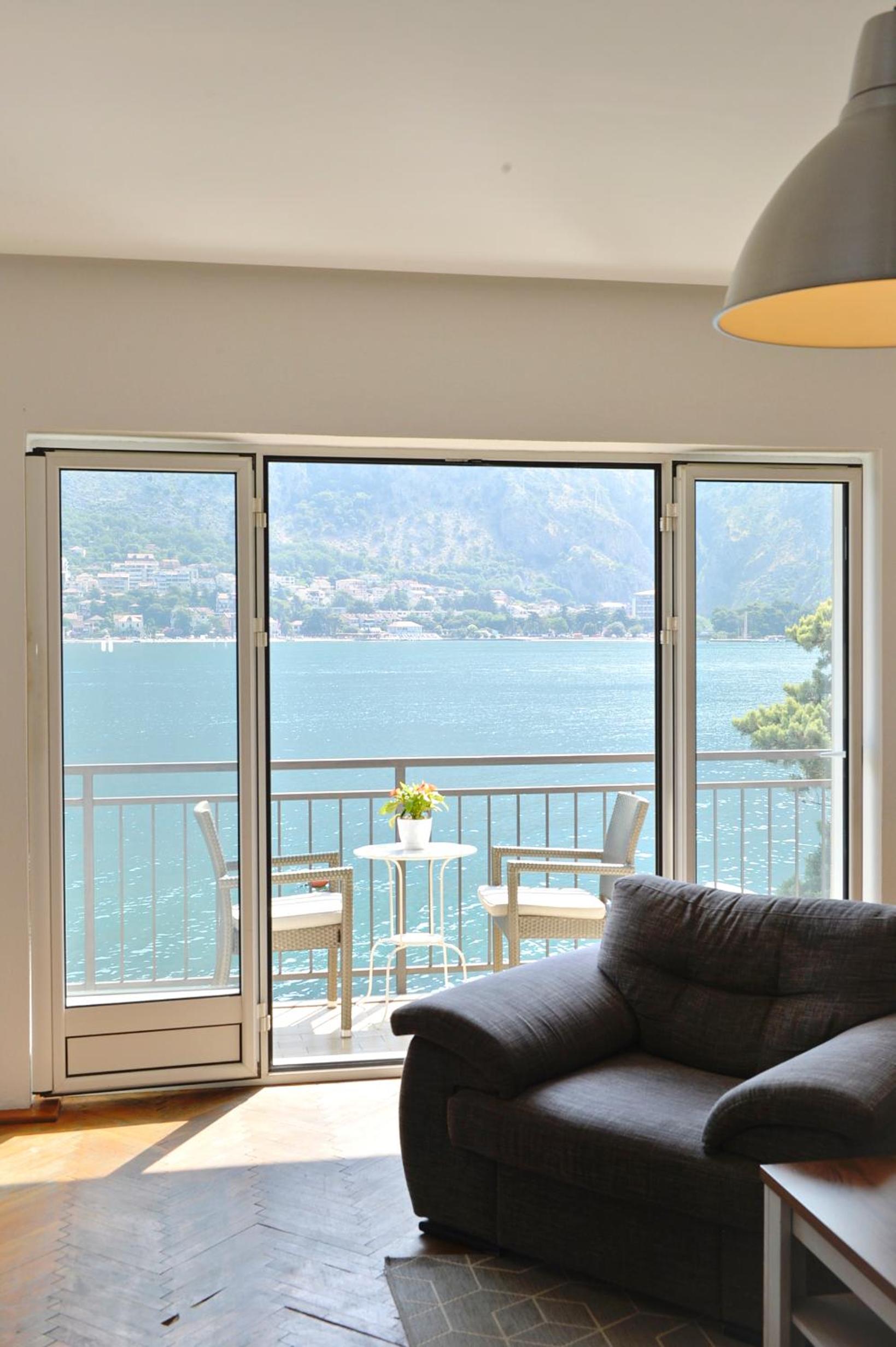 Seafront Apartments House 44 Private Balcony Old Town View