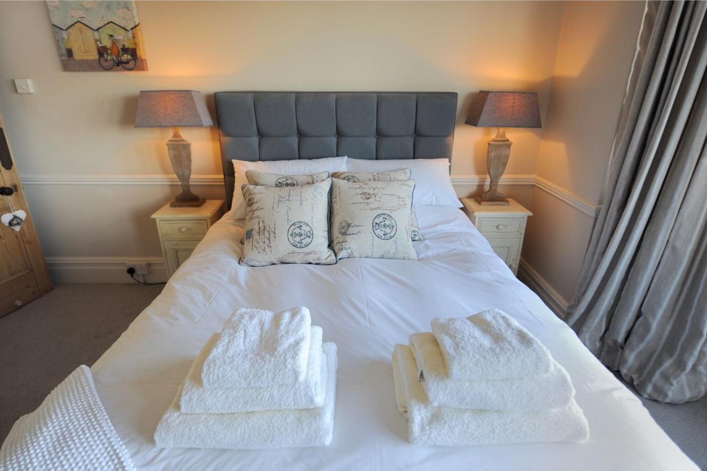 2 Hadleigh Villas view 3