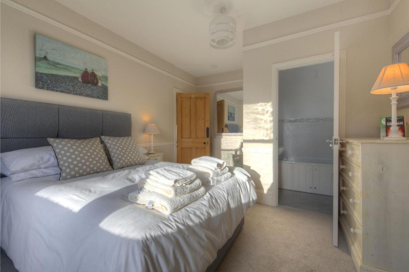 2 Hadleigh Villas view 5