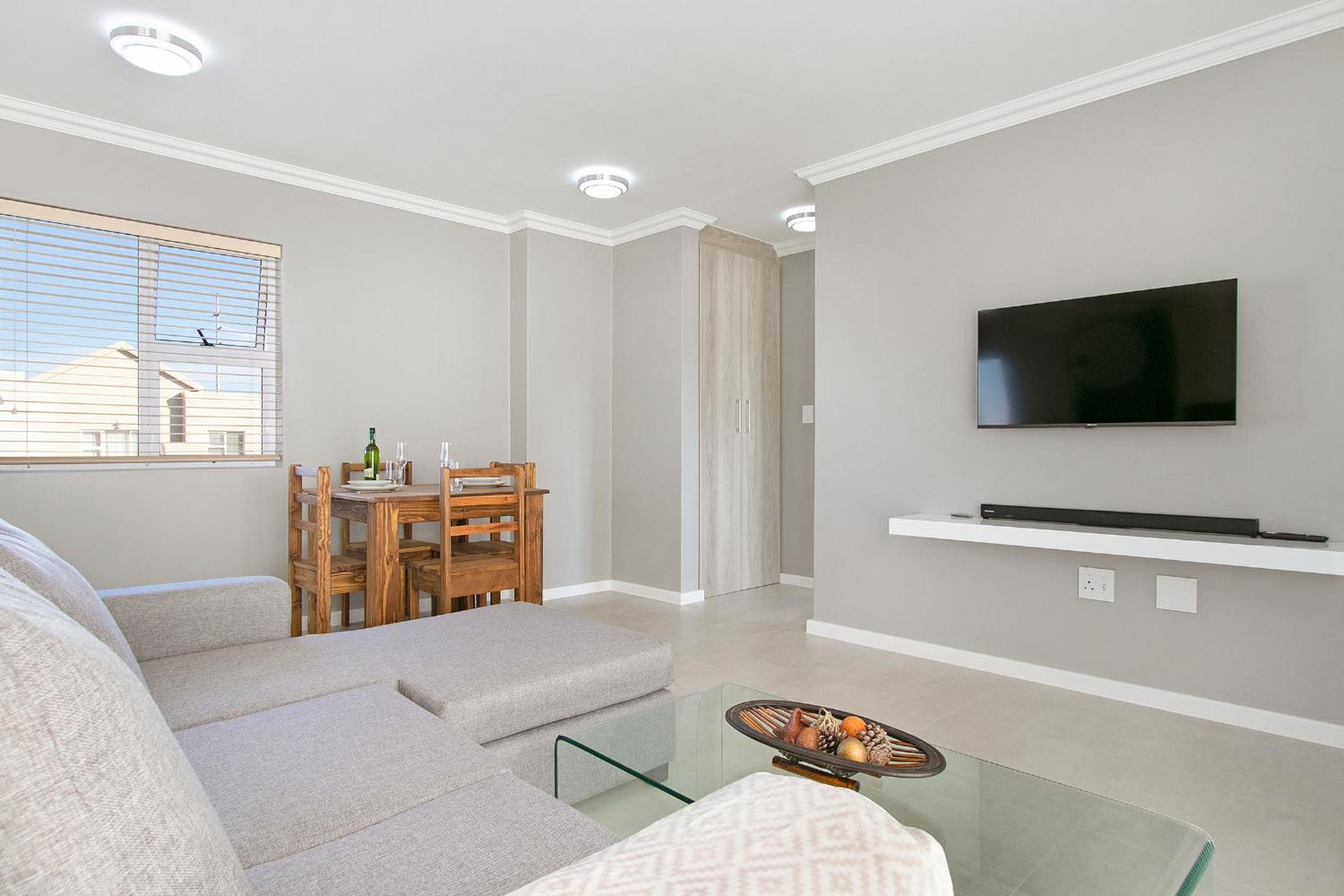 Stunning, Luxurious Apartment close to the beach view 4