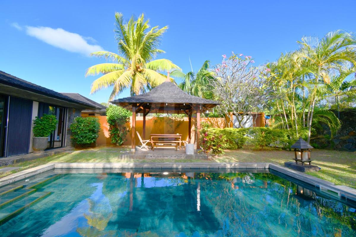 Elegant Villa with pool and privacy Blue Bay photo 3