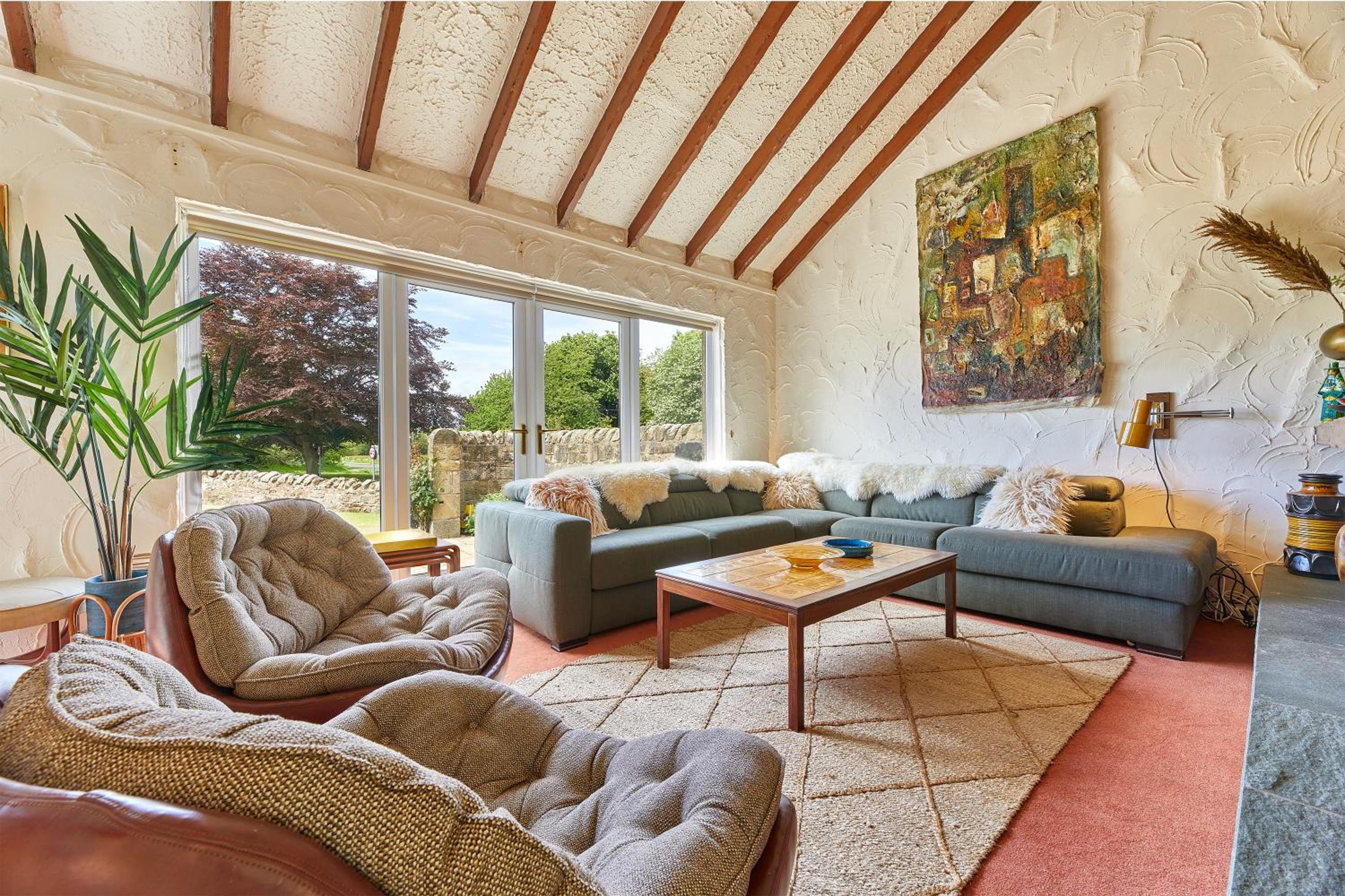 Xanadu Quirky 3-Bed Near Beach & Village Pub view 2