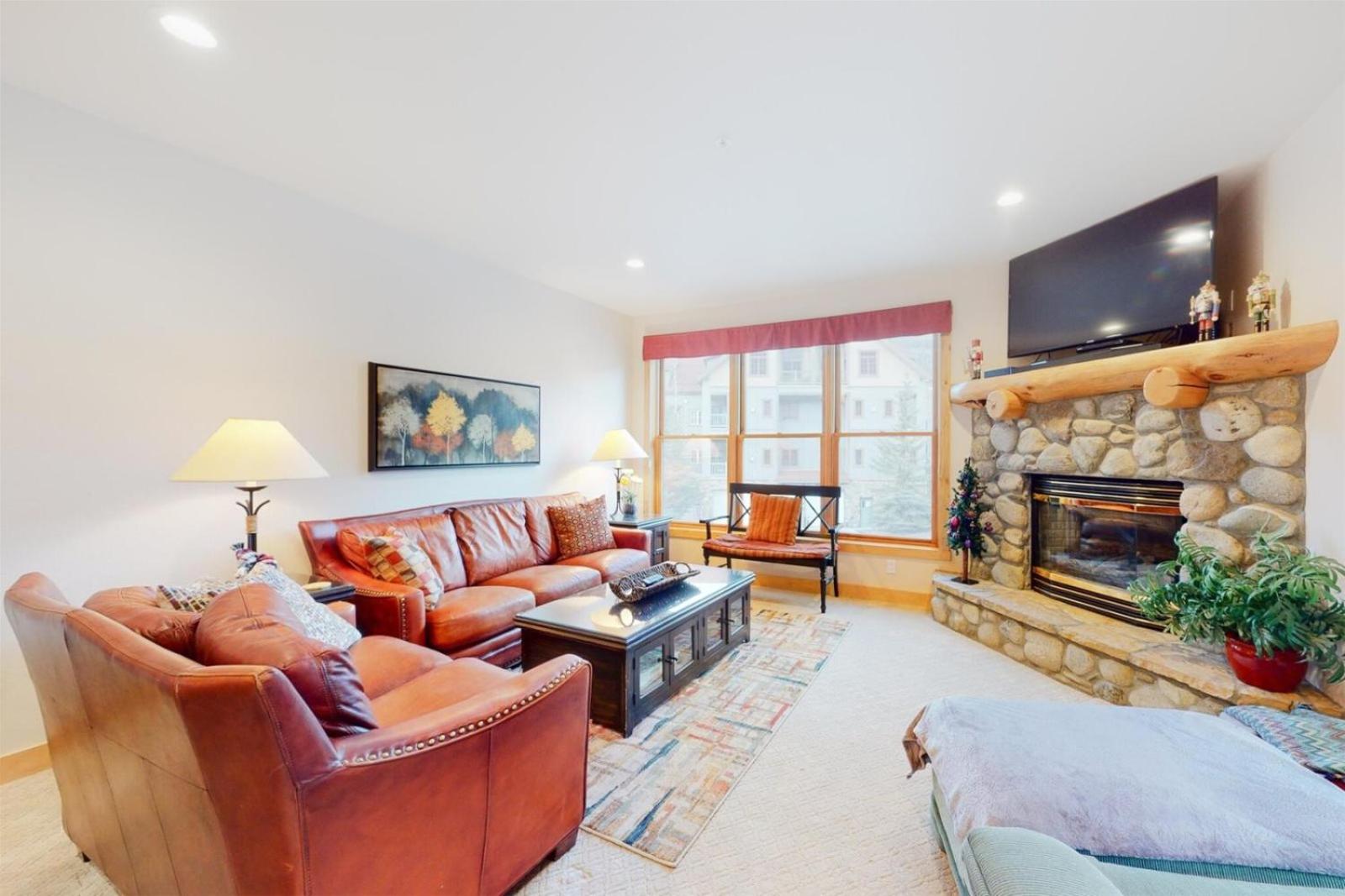 Family - Friendly 3 Bedroom In River Run Village With Mountain View view 3