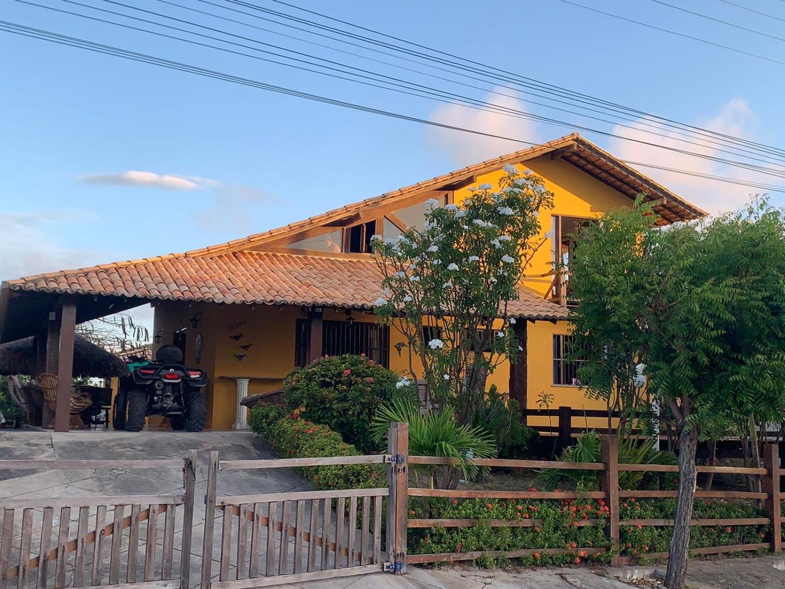 Excelente casa na Praia do Coqueiro com 4 suítes a 100m da praia