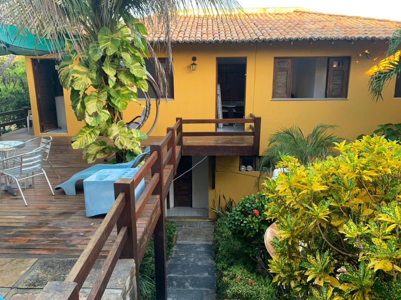 Excelente casa na Praia do Coqueiro com 4 suítes a 100m da praia