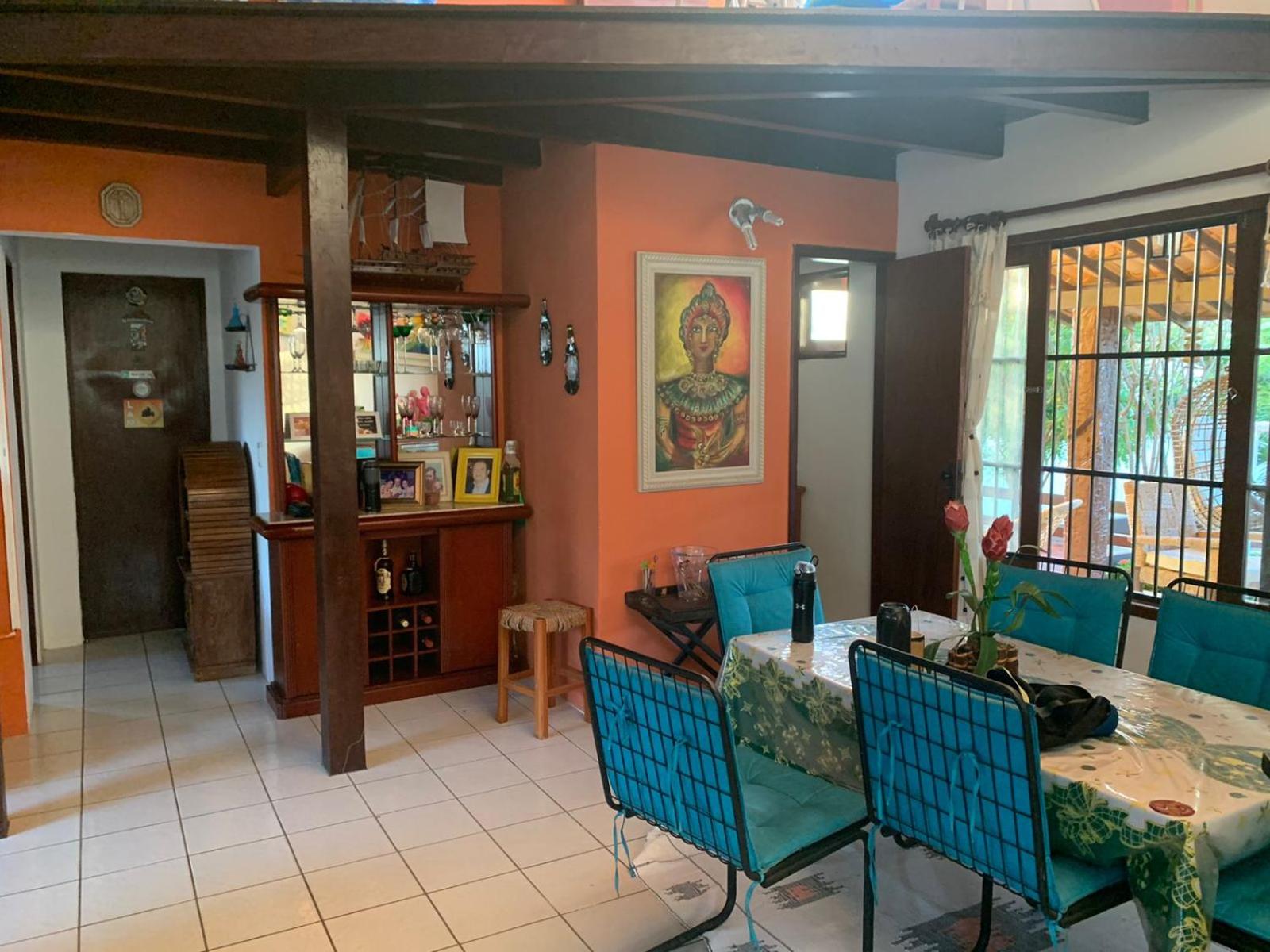 Excelente casa na Praia do Coqueiro com 4 suítes a 100m da praia