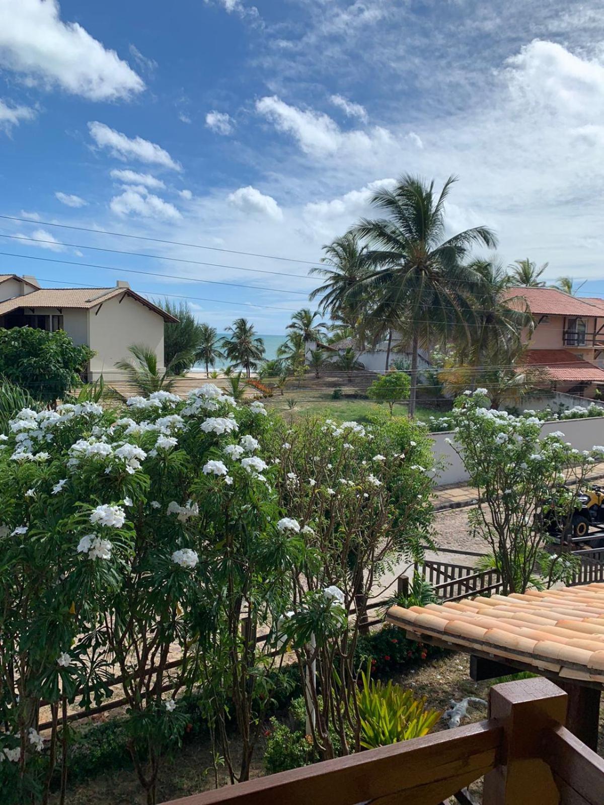 Excelente casa na Praia do Coqueiro com 4 suítes a 100m da praia