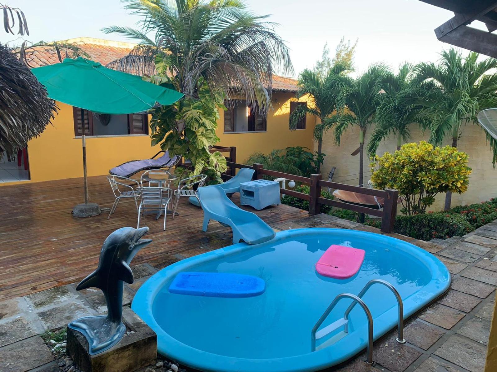 Excelente casa na Praia do Coqueiro com 4 suítes a 100m da praia