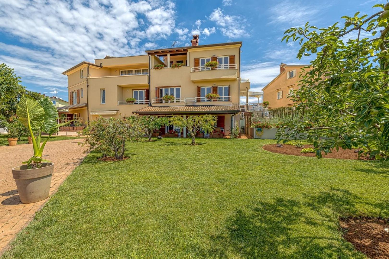 Apartment Complex Irena with Pool - Property Image 44