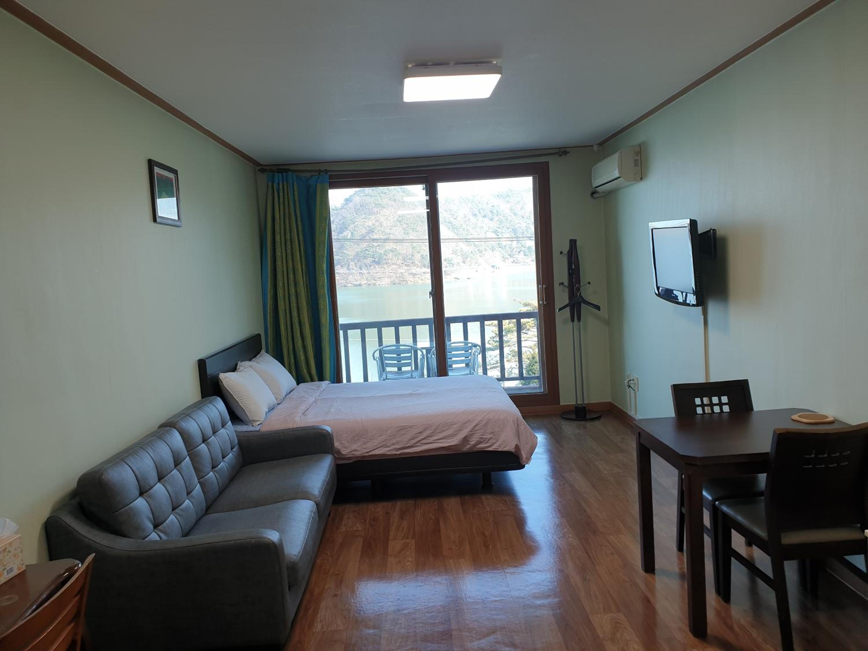 Photo 12