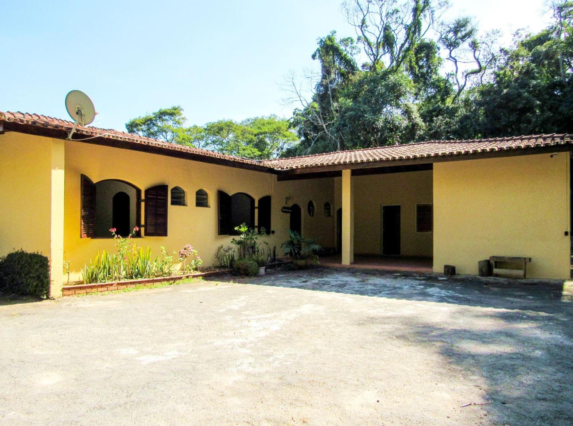 Lindo sitio c lago e lazer completo em Atibaia SP
