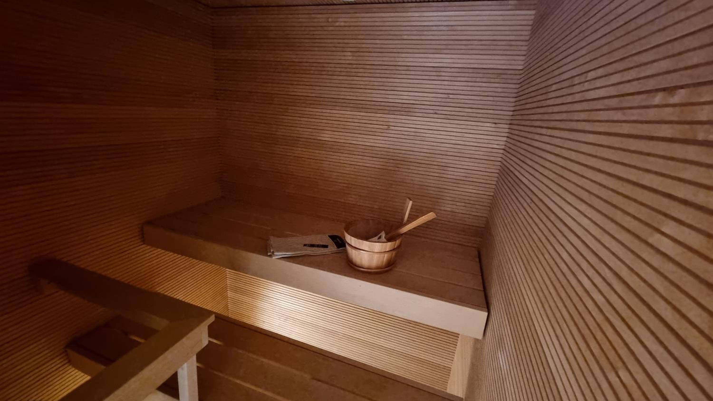 Uusi, avara, saunallinen keskustakaksio