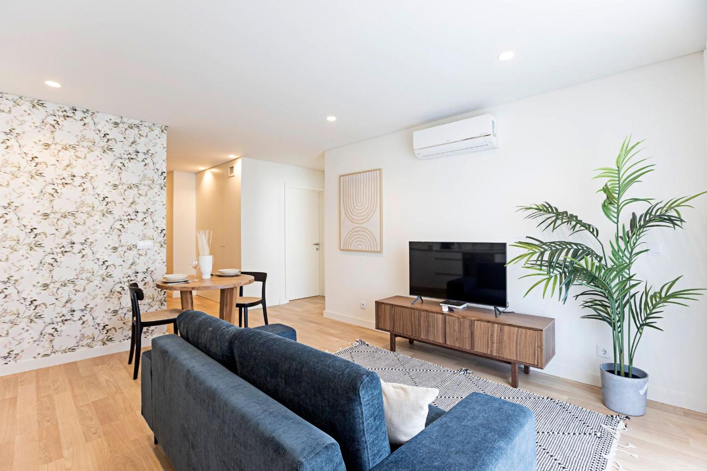NEW Cozy and Modern Apartment in the heart of Porto view 4