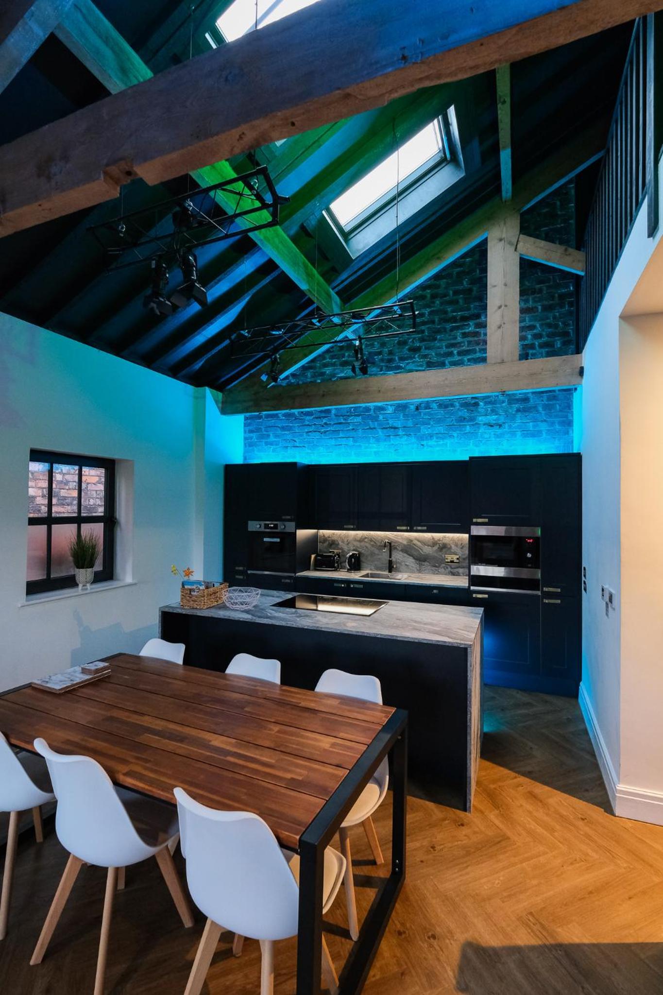 The Eden Warehouse - Green Apartment, sleeps 5 view 3