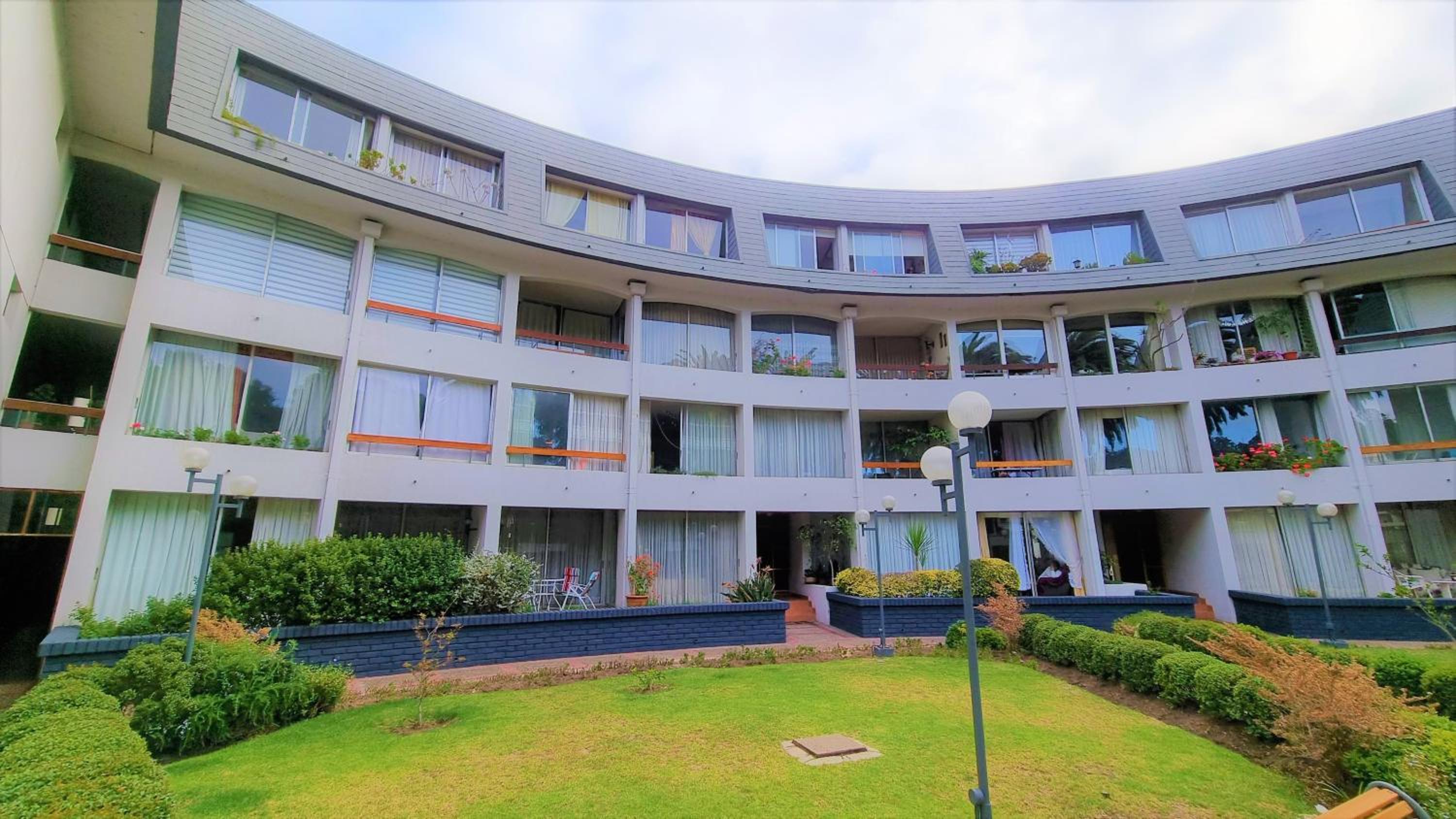 Familiar y renovado departamento a pasos de playa